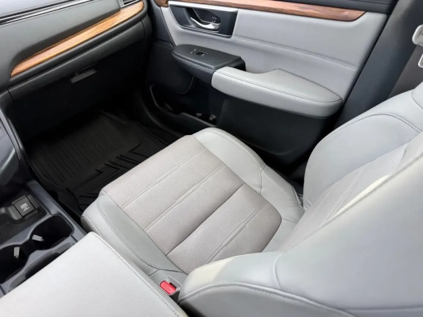 2017 /Gray Leather Honda CR-V EX-L (2HKRW2H84HH) with an 1.5L I-4 16-Valve DOHC engine, Automatic transmission, located at 970 Woodlawn Dr., Farmington, MO, 63640, (573) 431-7800, 37.825642, -90.468674 - **Experience Adventure Every Day with the 2017 Honda CR-V EX-L at Pettus CDJR Farmington!**<br /> <br /> If you're searching for a versatile SUV that perfectly balances style, comfort, and performance, look no further than the 2017 Honda CR-V EX-L, available now at Pettus CDJR Farmington. Whether yo - Photo#18