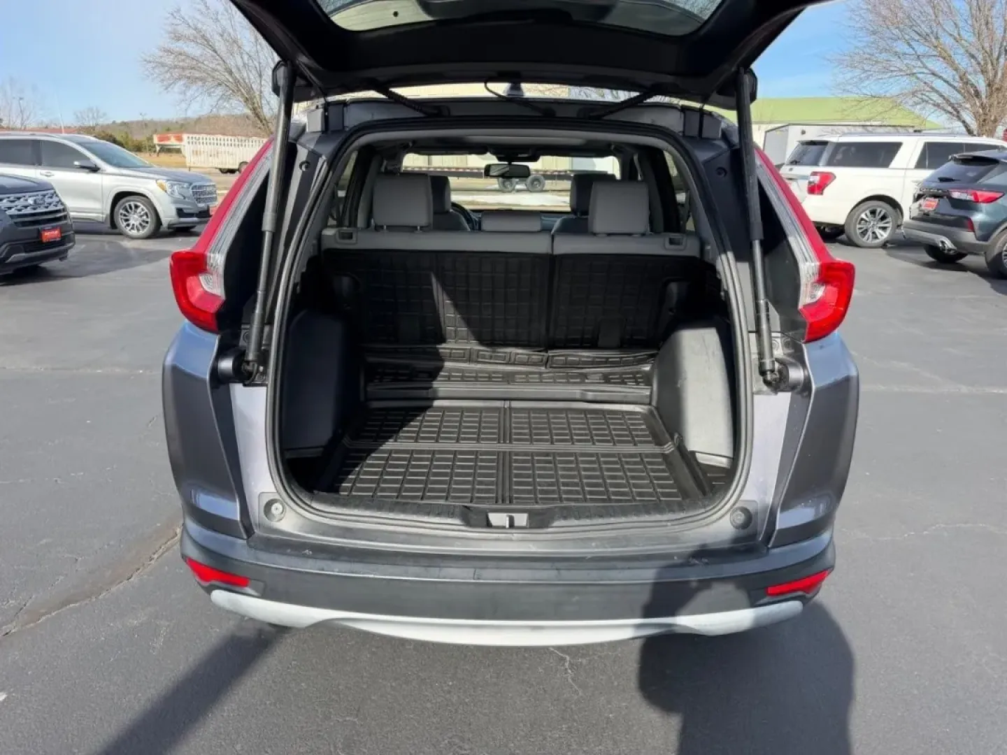 2017 /Gray Leather Honda CR-V EX-L (2HKRW2H84HH) with an 1.5L I-4 16-Valve DOHC engine, Automatic transmission, located at 970 Woodlawn Dr., Farmington, MO, 63640, (573) 431-7800, 37.825642, -90.468674 - **Experience Adventure Every Day with the 2017 Honda CR-V EX-L at Pettus CDJR Farmington!**<br /> <br /> If you're searching for a versatile SUV that perfectly balances style, comfort, and performance, look no further than the 2017 Honda CR-V EX-L, available now at Pettus CDJR Farmington. Whether yo - Photo#4