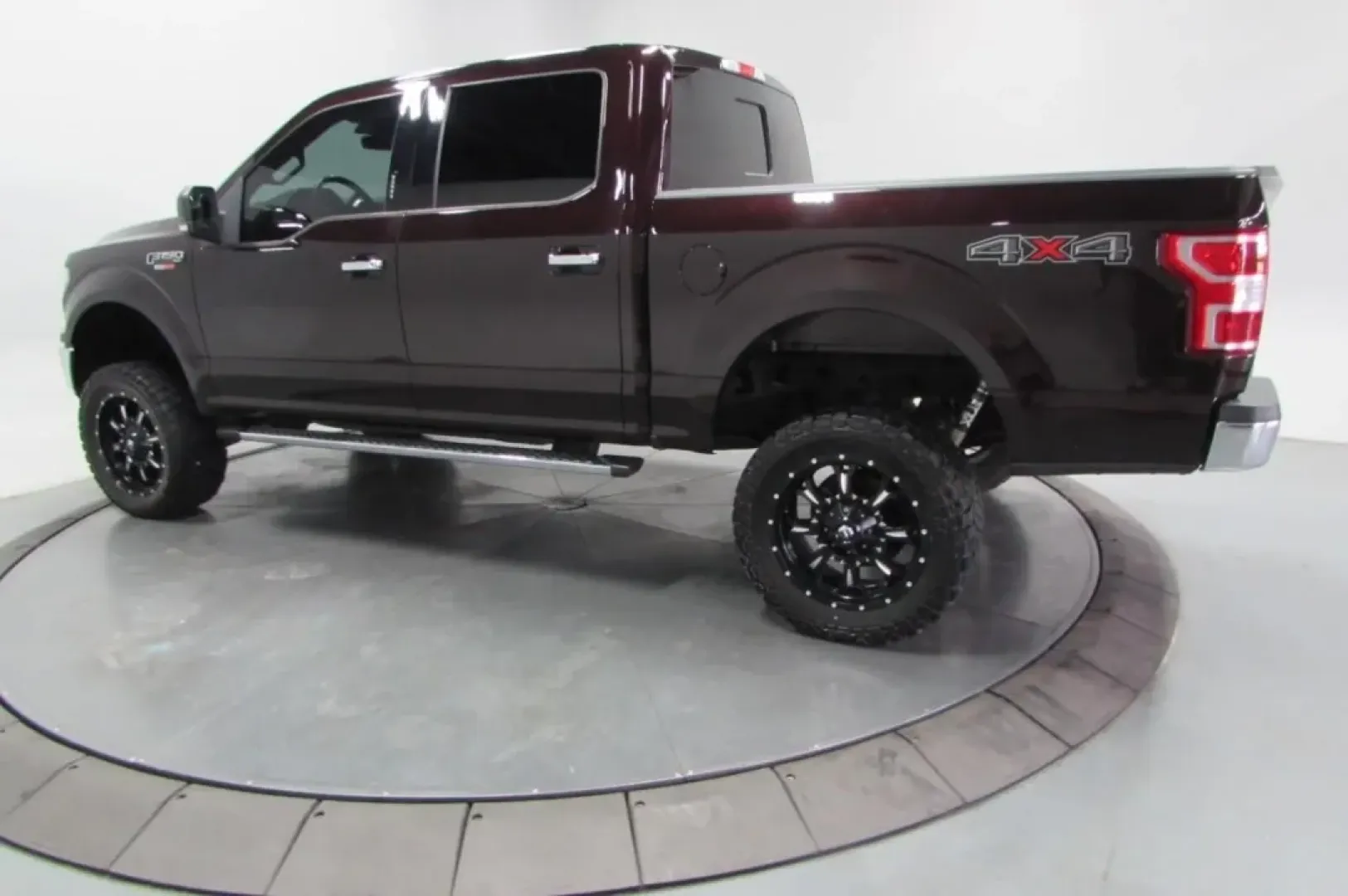 2020 /Medium Earth Gray Cloth Ford F-150 XLT (1FTEW1E55LK) with an Other engine, located at 12836 Highway 21, De Soto, MO, 63020, (636) 337-7777, 38.151867, -90.575615 - Discover the ultimate blend of power, versatility, and comfort with the 2020 Ford F-150, available now at Pettus Ford De Soto. Whether you're navigating the daily grind or embarking on weekend adventures, this truck is designed to elevate your lifestyle. With robust capabilities and a spacious inter - Photo#4
