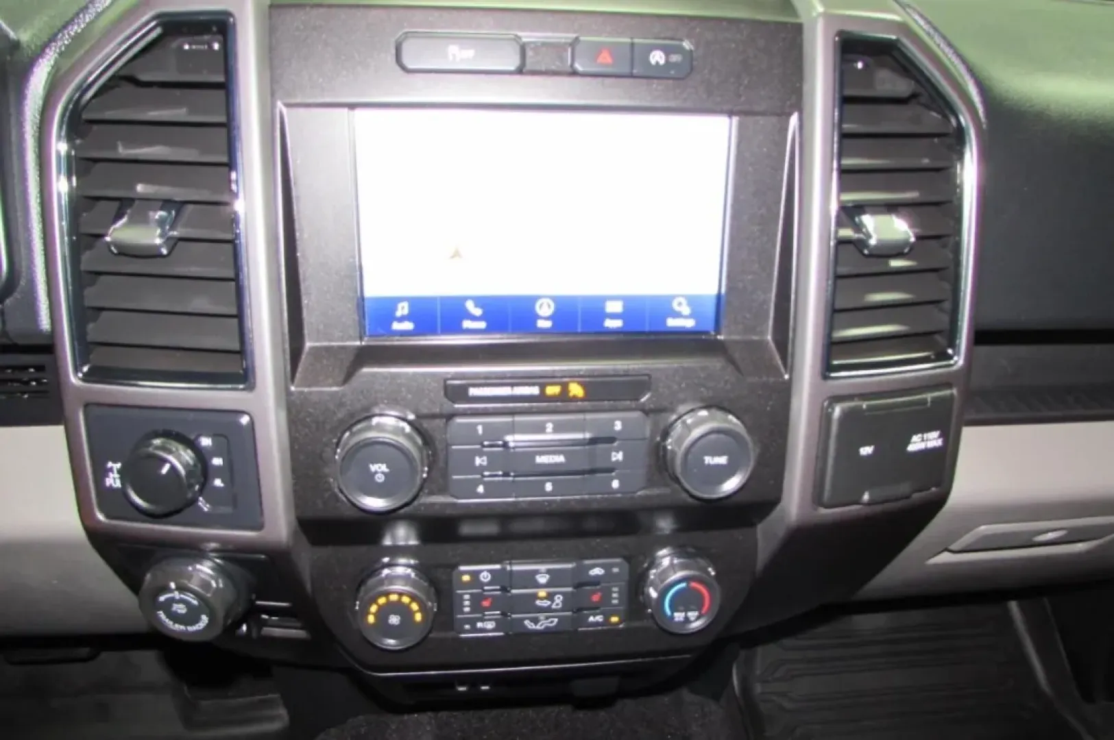 2020 /Medium Earth Gray Cloth Ford F-150 XLT (1FTEW1E55LK) with an Other engine, located at 12836 Highway 21, De Soto, MO, 63020, (636) 337-7777, 38.151867, -90.575615 - Discover the ultimate blend of power, versatility, and comfort with the 2020 Ford F-150, available now at Pettus Ford De Soto. Whether you're navigating the daily grind or embarking on weekend adventures, this truck is designed to elevate your lifestyle. With robust capabilities and a spacious inter - Photo#22