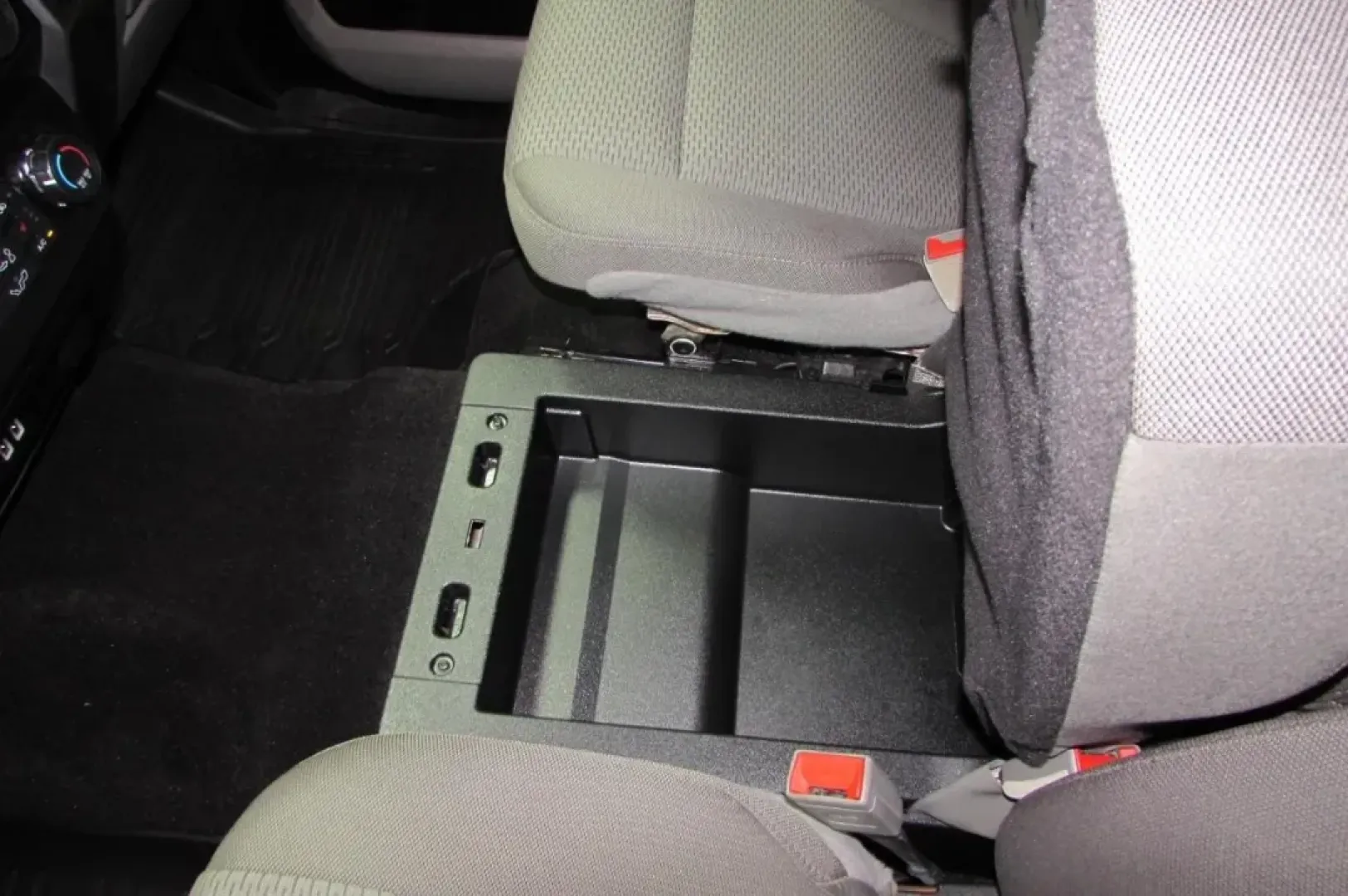 2020 /Medium Earth Gray Cloth Ford F-150 XLT (1FTEW1E55LK) with an Other engine, located at 12836 Highway 21, De Soto, MO, 63020, (636) 337-7777, 38.151867, -90.575615 - Discover the ultimate blend of power, versatility, and comfort with the 2020 Ford F-150, available now at Pettus Ford De Soto. Whether you're navigating the daily grind or embarking on weekend adventures, this truck is designed to elevate your lifestyle. With robust capabilities and a spacious inter - Photo#24