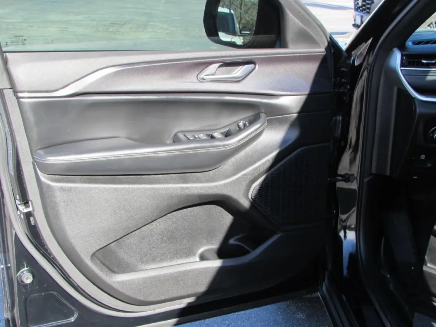 2023 /Black Jeep Grand Cherokee Altitude (1C4RJHAGXPC) with an 3.6L V6 DOHC 24V engine, 8A transmission, located at 12830 Highway 21, De Soto, MO, 63020, (636) 337-7777, 38.153099, -90.573624 - **Experience Adventure in Style: 2023 Jeep Grand Cherokee at Pettus CDJR DeSoto**<br /> <br /> Are you ready to elevate your lifestyle with the perfect blend of adventure and comfort? The 2023 Jeep Grand Cherokee is your gateway to unforgettable weekend getaways and daily adventures. Whether you're - Photo#11