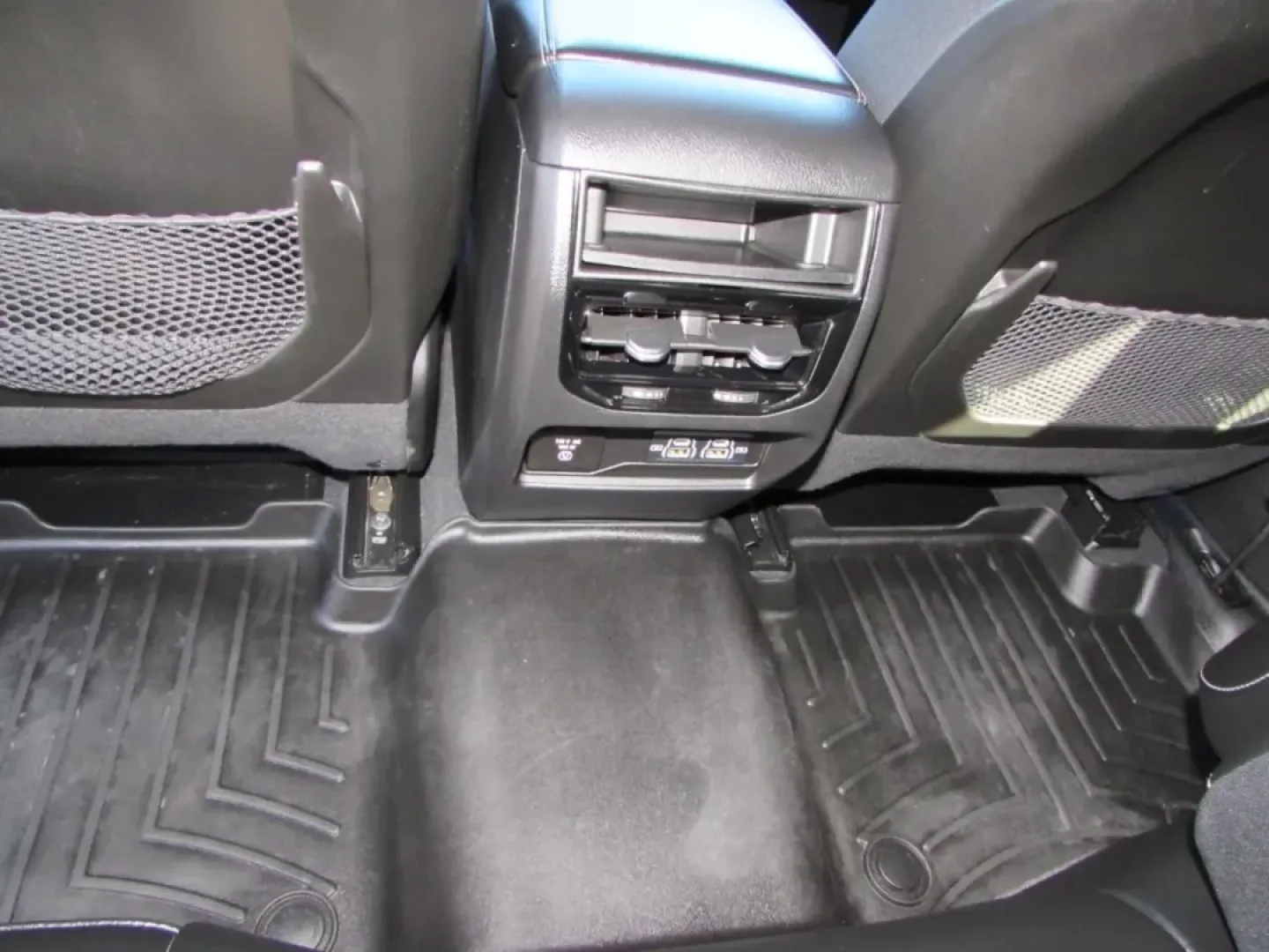 2023 /Black Jeep Grand Cherokee Altitude (1C4RJHAGXPC) with an 3.6L V6 DOHC 24V engine, 8A transmission, located at 12830 Highway 21, De Soto, MO, 63020, (636) 337-7777, 38.153099, -90.573624 - **Experience Adventure in Style: 2023 Jeep Grand Cherokee at Pettus CDJR DeSoto**<br /> <br /> Are you ready to elevate your lifestyle with the perfect blend of adventure and comfort? The 2023 Jeep Grand Cherokee is your gateway to unforgettable weekend getaways and daily adventures. Whether you're - Photo#26