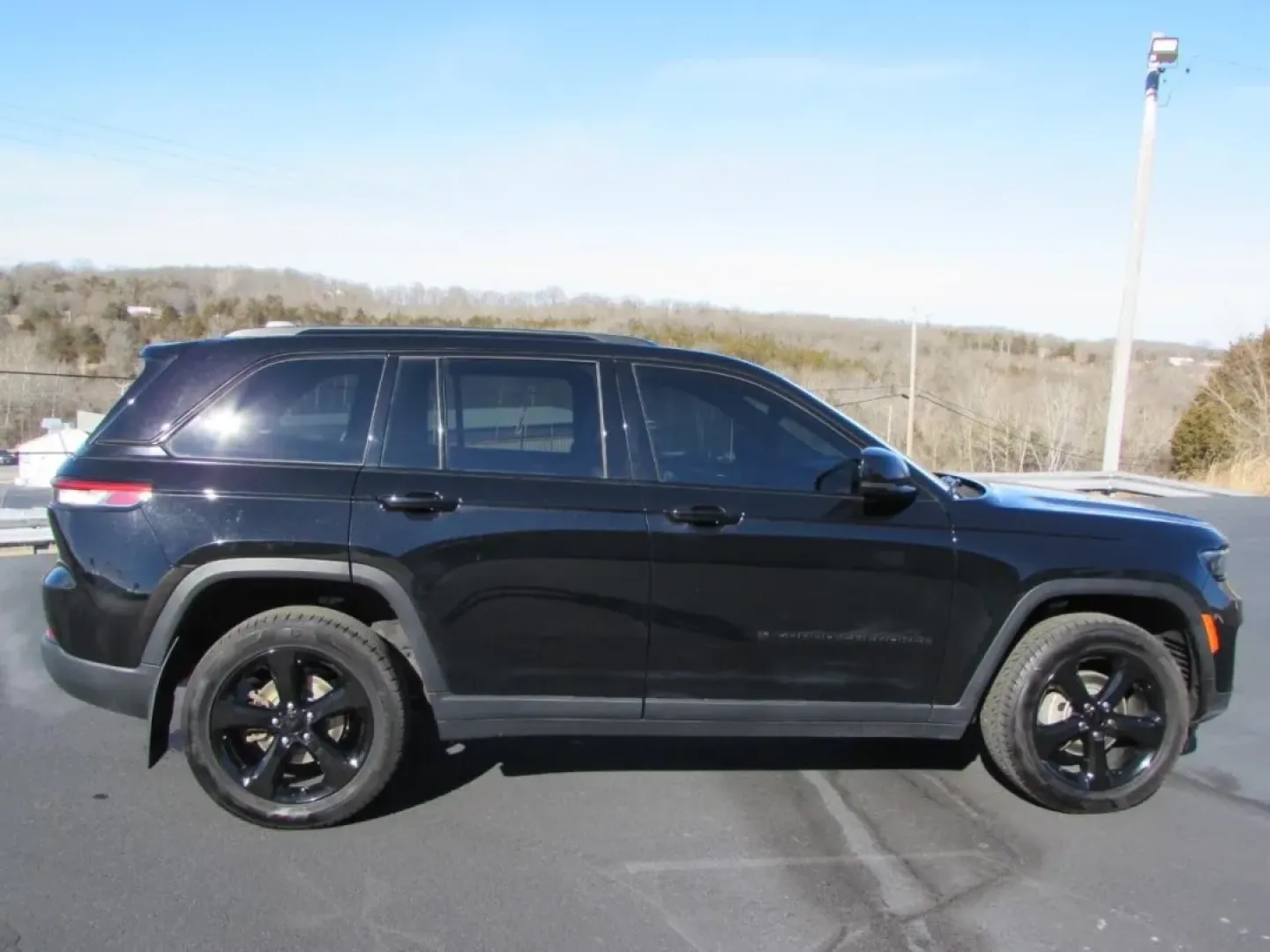 2023 /Black Jeep Grand Cherokee Altitude (1C4RJHAGXPC) with an 3.6L V6 DOHC 24V engine, 8A transmission, located at 12830 Highway 21, De Soto, MO, 63020, (636) 337-7777, 38.153099, -90.573624 - **Experience Adventure in Style: 2023 Jeep Grand Cherokee at Pettus CDJR DeSoto**<br /> <br /> Are you ready to elevate your lifestyle with the perfect blend of adventure and comfort? The 2023 Jeep Grand Cherokee is your gateway to unforgettable weekend getaways and daily adventures. Whether you're - Photo#7