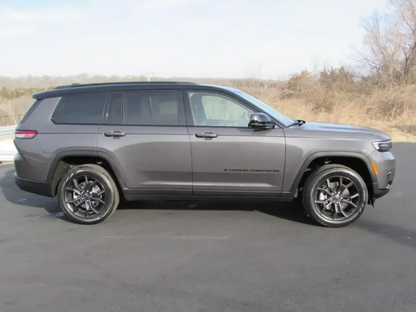 2025 /Global Black Jeep Grand Cherokee Limited (1C4RJKBG3S8) with an 3.6L V6 DOHC 24V engine, 8A transmission, located at 12830 Highway 21, De Soto, MO, 63020, (636) 337-7777, 38.153099, -90.573624 - Experience the open road like never before with the stunning 2025 Jeep Grand Cherokee Limited, now available at Pettus CDJR DeSoto in De Soto, MO! Whether you're tackling the daily commute, heading out on a weekend adventure, or shuttling the kids to school, this versatile SUV is designed for those - Photo#37