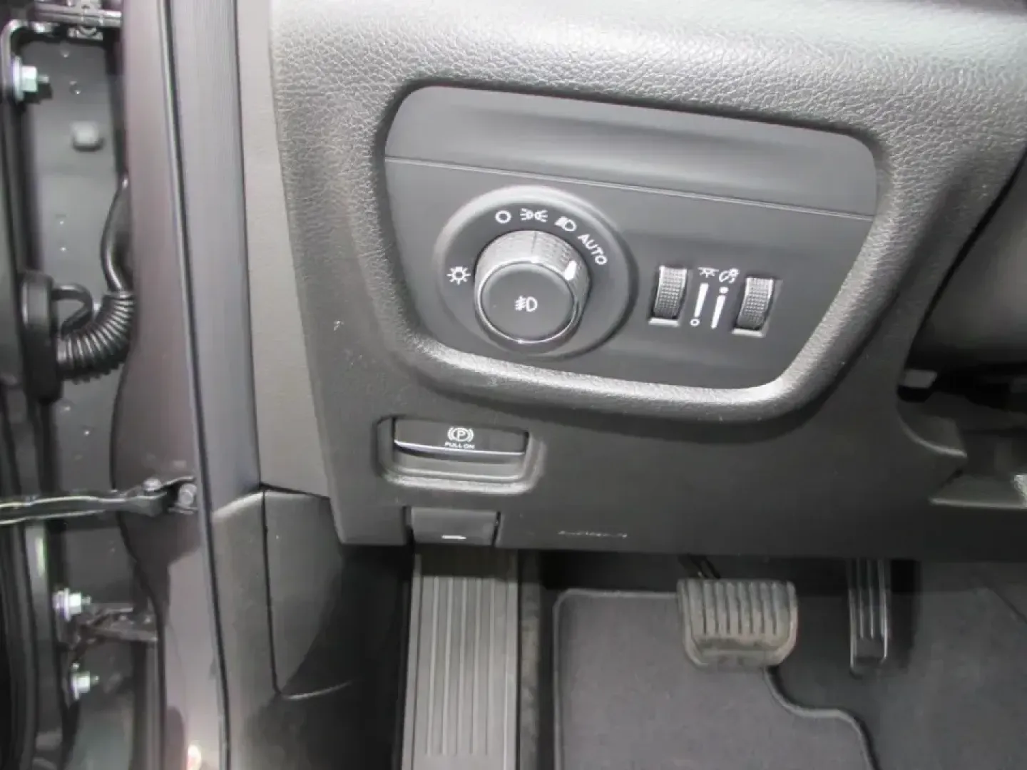 2025 /Global Black Jeep Grand Cherokee Limited (1C4RJKBG3S8) with an 3.6L V6 DOHC 24V engine, 8A transmission, located at 12830 Highway 21, De Soto, MO, 63020, (636) 337-7777, 38.153099, -90.573624 - Experience the open road like never before with the stunning 2025 Jeep Grand Cherokee Limited, now available at Pettus CDJR DeSoto in De Soto, MO! Whether you're tackling the daily commute, heading out on a weekend adventure, or shuttling the kids to school, this versatile SUV is designed for those - Photo#43