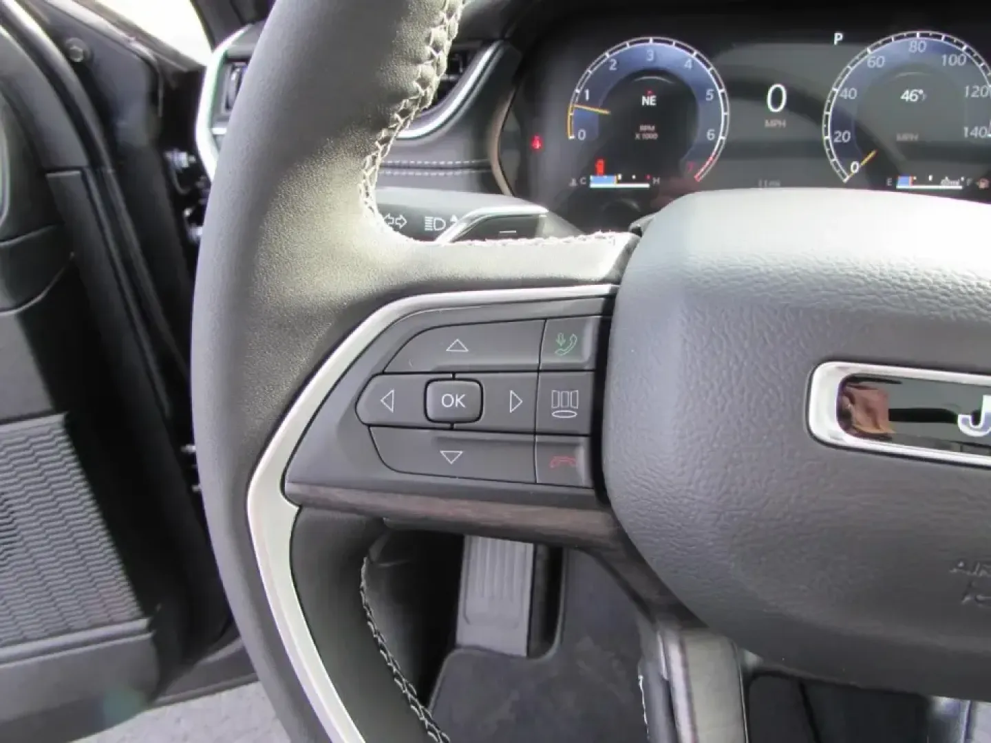 2025 /Global Black Jeep Grand Cherokee Limited (1C4RJKBG3S8) with an 3.6L V6 DOHC 24V engine, 8A transmission, located at 12830 Highway 21, De Soto, MO, 63020, (636) 337-7777, 38.153099, -90.573624 - Experience the open road like never before with the stunning 2025 Jeep Grand Cherokee Limited, now available at Pettus CDJR DeSoto in De Soto, MO! Whether you're tackling the daily commute, heading out on a weekend adventure, or shuttling the kids to school, this versatile SUV is designed for those - Photo#45