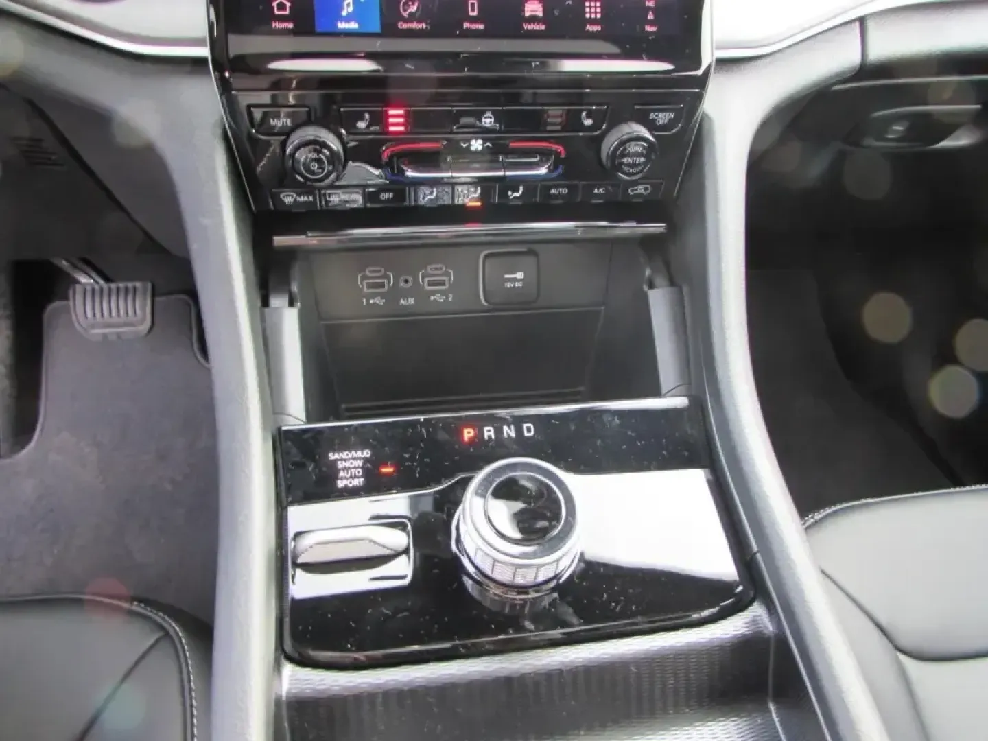 2025 /Global Black Jeep Grand Cherokee Limited (1C4RJKBG3S8) with an 3.6L V6 DOHC 24V engine, 8A transmission, located at 12830 Highway 21, De Soto, MO, 63020, (636) 337-7777, 38.153099, -90.573624 - Experience the open road like never before with the stunning 2025 Jeep Grand Cherokee Limited, now available at Pettus CDJR DeSoto in De Soto, MO! Whether you're tackling the daily commute, heading out on a weekend adventure, or shuttling the kids to school, this versatile SUV is designed for those - Photo#50