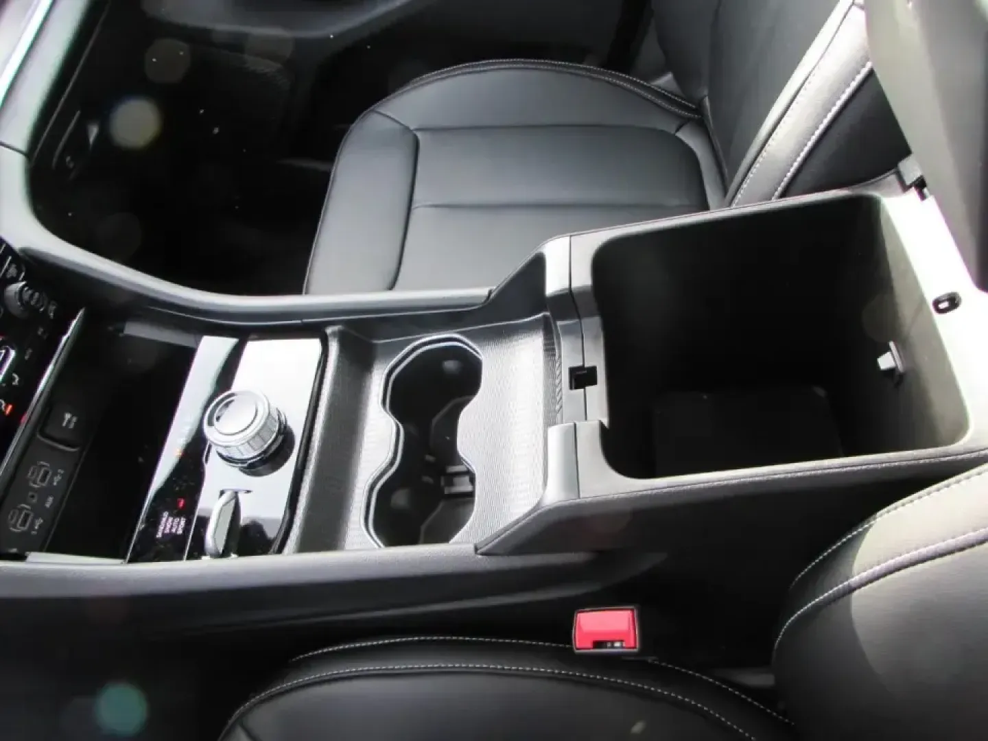 2025 /Global Black Jeep Grand Cherokee Limited (1C4RJKBG3S8) with an 3.6L V6 DOHC 24V engine, 8A transmission, located at 12830 Highway 21, De Soto, MO, 63020, (636) 337-7777, 38.153099, -90.573624 - Experience the open road like never before with the stunning 2025 Jeep Grand Cherokee Limited, now available at Pettus CDJR DeSoto in De Soto, MO! Whether you're tackling the daily commute, heading out on a weekend adventure, or shuttling the kids to school, this versatile SUV is designed for those - Photo#51