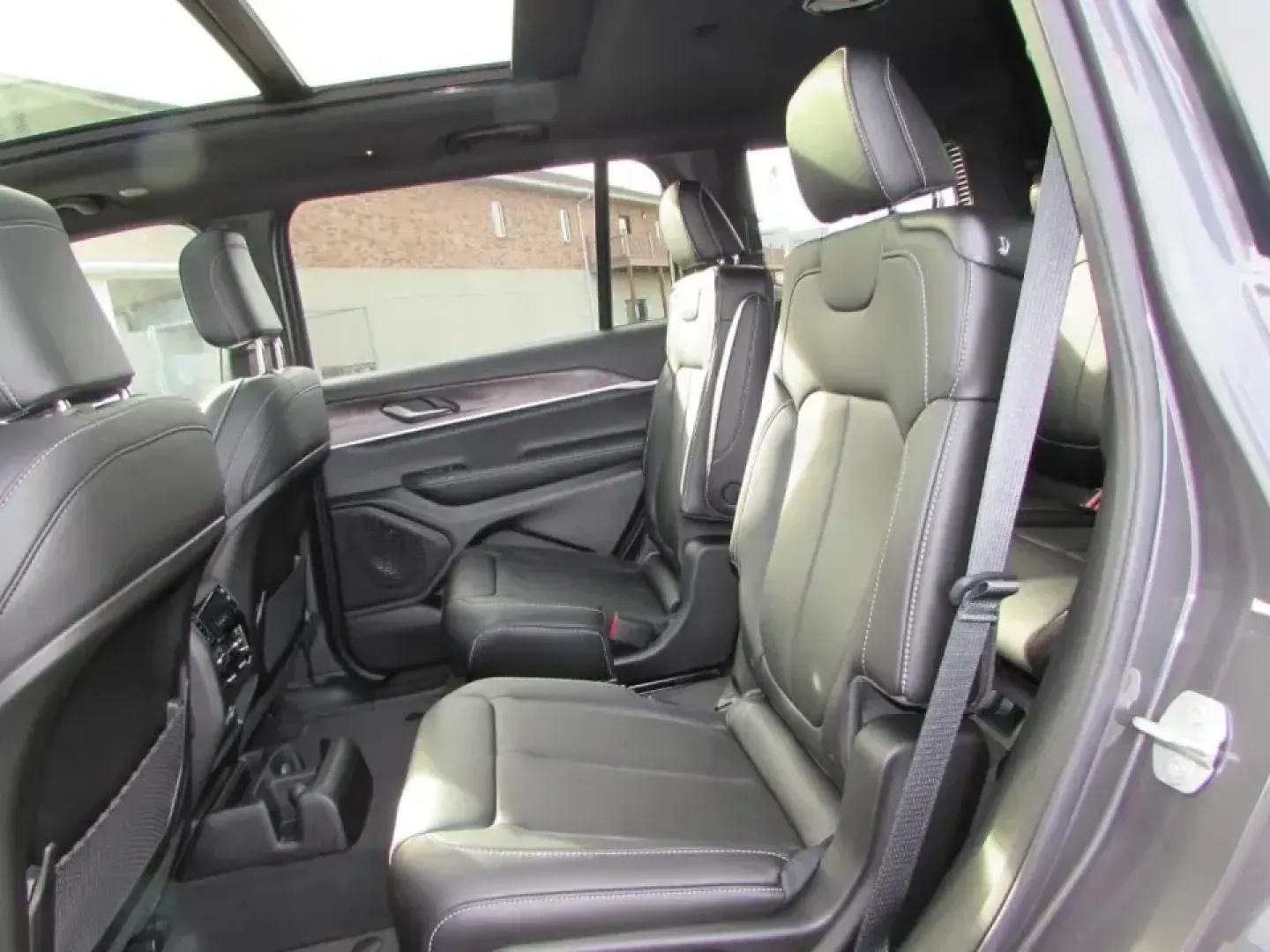 2025 /Global Black Jeep Grand Cherokee Limited (1C4RJKBG3S8) with an 3.6L V6 DOHC 24V engine, 8A transmission, located at 12830 Highway 21, De Soto, MO, 63020, (636) 337-7777, 38.153099, -90.573624 - Experience the open road like never before with the stunning 2025 Jeep Grand Cherokee Limited, now available at Pettus CDJR DeSoto in De Soto, MO! Whether you're tackling the daily commute, heading out on a weekend adventure, or shuttling the kids to school, this versatile SUV is designed for those - Photo#54