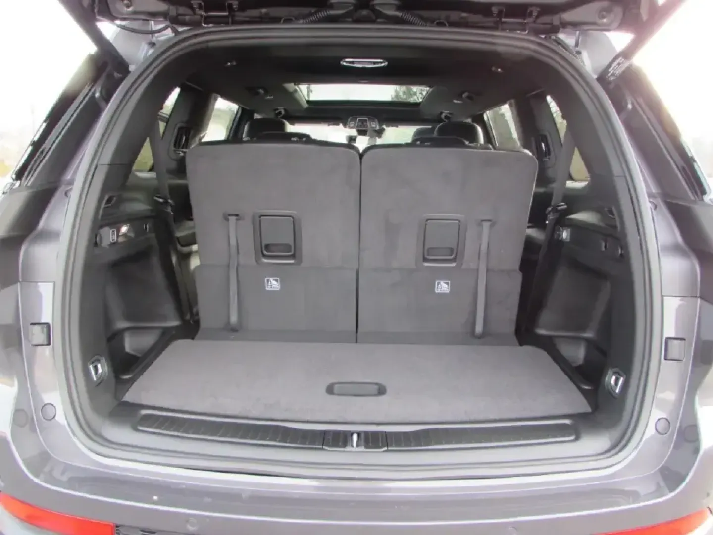 2025 /Global Black Jeep Grand Cherokee Limited (1C4RJKBG3S8) with an 3.6L V6 DOHC 24V engine, 8A transmission, located at 12830 Highway 21, De Soto, MO, 63020, (636) 337-7777, 38.153099, -90.573624 - Experience the open road like never before with the stunning 2025 Jeep Grand Cherokee Limited, now available at Pettus CDJR DeSoto in De Soto, MO! Whether you're tackling the daily commute, heading out on a weekend adventure, or shuttling the kids to school, this versatile SUV is designed for those - Photo#58