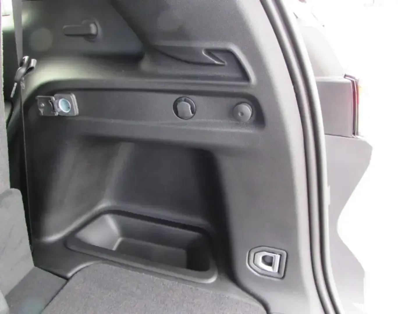 2025 /Global Black Jeep Grand Cherokee Limited (1C4RJKBG3S8) with an 3.6L V6 DOHC 24V engine, 8A transmission, located at 12830 Highway 21, De Soto, MO, 63020, (636) 337-7777, 38.153099, -90.573624 - Experience the open road like never before with the stunning 2025 Jeep Grand Cherokee Limited, now available at Pettus CDJR DeSoto in De Soto, MO! Whether you're tackling the daily commute, heading out on a weekend adventure, or shuttling the kids to school, this versatile SUV is designed for those - Photo#60
