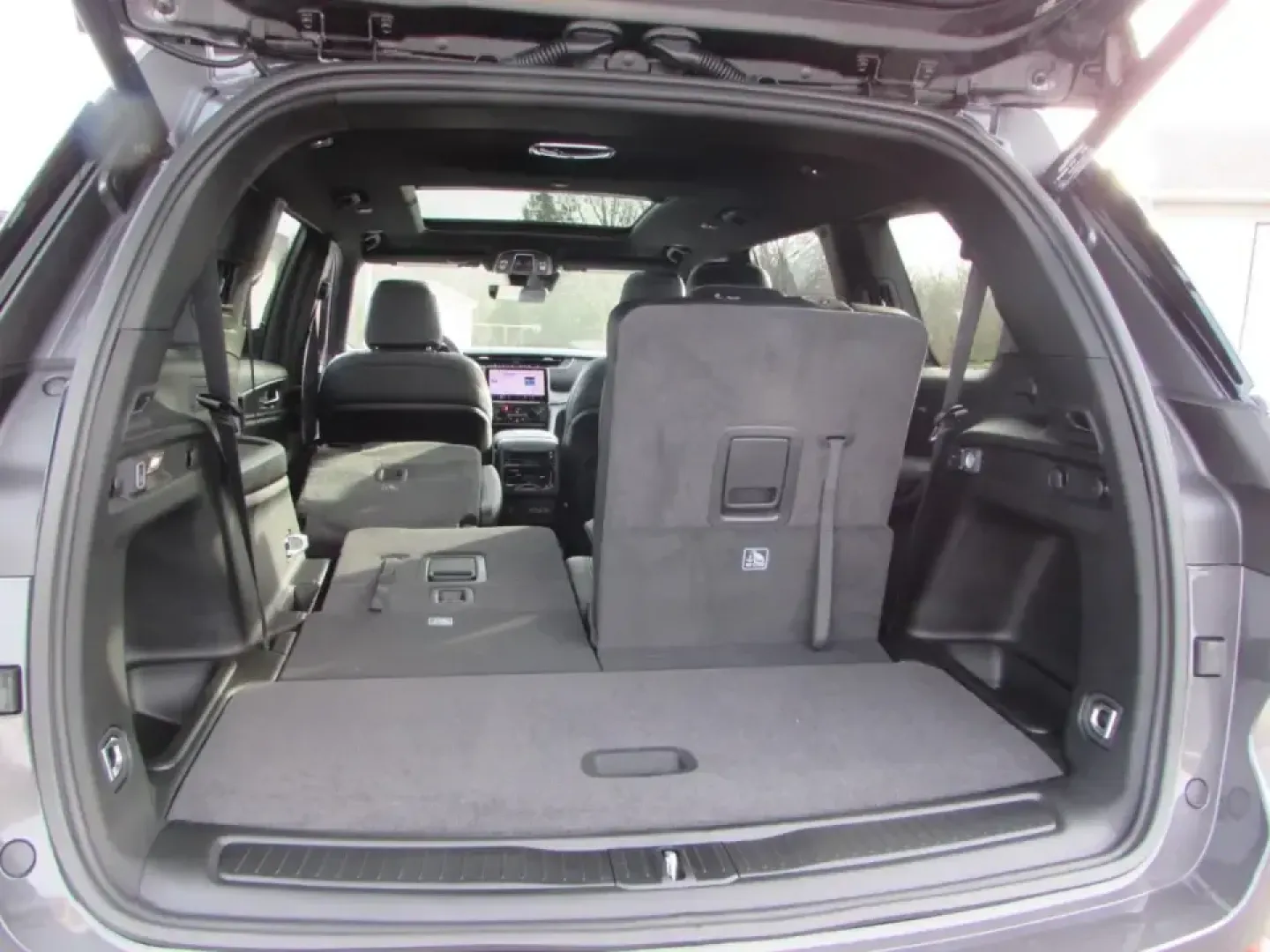 2025 /Global Black Jeep Grand Cherokee Limited (1C4RJKBG3S8) with an 3.6L V6 DOHC 24V engine, 8A transmission, located at 12830 Highway 21, De Soto, MO, 63020, (636) 337-7777, 38.153099, -90.573624 - Experience the open road like never before with the stunning 2025 Jeep Grand Cherokee Limited, now available at Pettus CDJR DeSoto in De Soto, MO! Whether you're tackling the daily commute, heading out on a weekend adventure, or shuttling the kids to school, this versatile SUV is designed for those - Photo#61