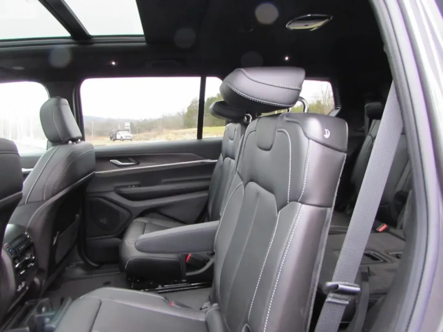 2025 /Global Black Jeep Grand Cherokee Limited (1C4RJKBG3S8) with an Other engine, located at 12830 Highway 21, De Soto, MO, 63020, (636) 337-7777, 38.153099, -90.573624 - Experience the open road like never before with the stunning 2025 Jeep Grand Cherokee Limited, now available at Pettus CDJR DeSoto in De Soto, MO! Whether you're tackling the daily commute, heading out on a weekend adventure, or shuttling the kids to school, this versatile SUV is designed for those - Photo#23