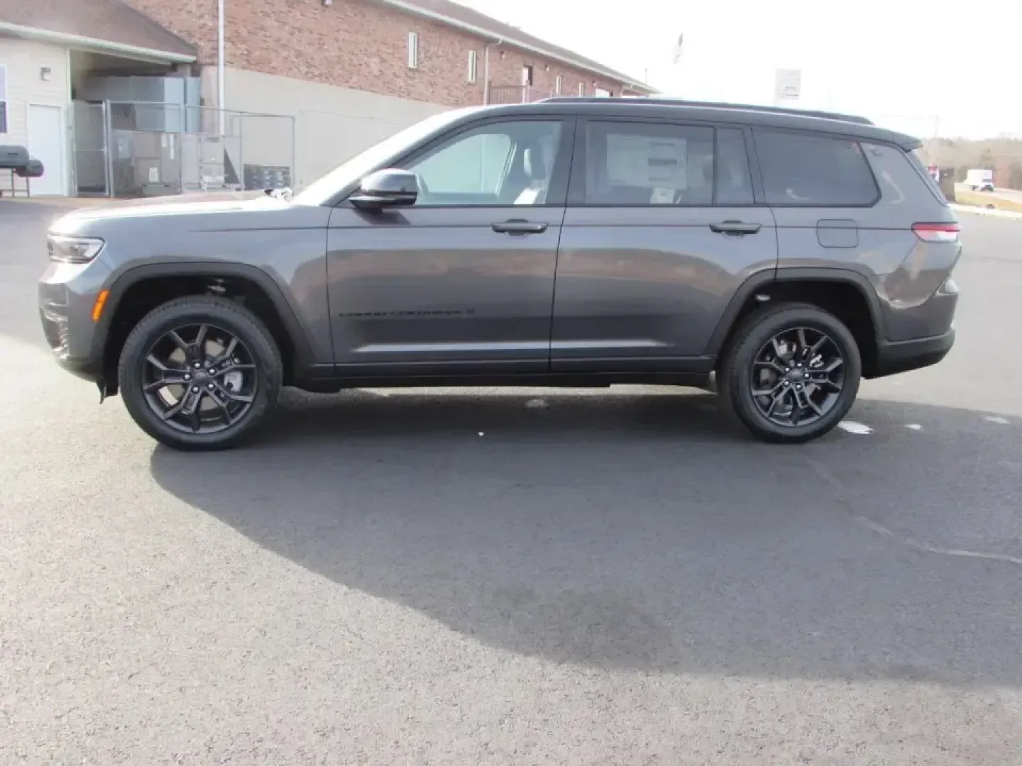 2025 /Global Black Jeep Grand Cherokee Limited (1C4RJKBG3S8) with an 3.6L V6 DOHC 24V engine, 8A transmission, located at 12830 Highway 21, De Soto, MO, 63020, (636) 337-7777, 38.153099, -90.573624 - Experience the open road like never before with the stunning 2025 Jeep Grand Cherokee Limited, now available at Pettus CDJR DeSoto in De Soto, MO! Whether you're tackling the daily commute, heading out on a weekend adventure, or shuttling the kids to school, this versatile SUV is designed for those - Photo#33