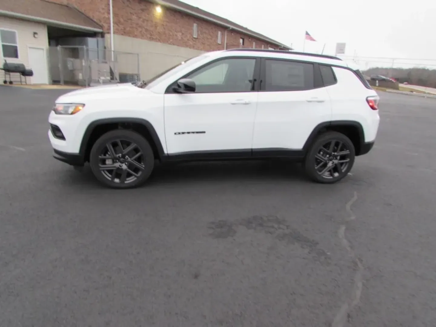 2026 /Black Jeep Compass Latitude (3C4NJDBN5TT) with an Other engine, located at 12830 Highway 21, De Soto, MO, 63020, (636) 337-7777, 38.153099, -90.573624 - **Adventure Awaits with the 2026 Jeep Compass! Perfect for Weekend Getaways and Daily Commutes!**<br /> <br /> If you're on the hunt for an SUV that effortlessly blends style, comfort, and capability, look no further than the 2026 Jeep Compass available at Pettus CDJR DeSoto. Located conveniently at - Photo#3