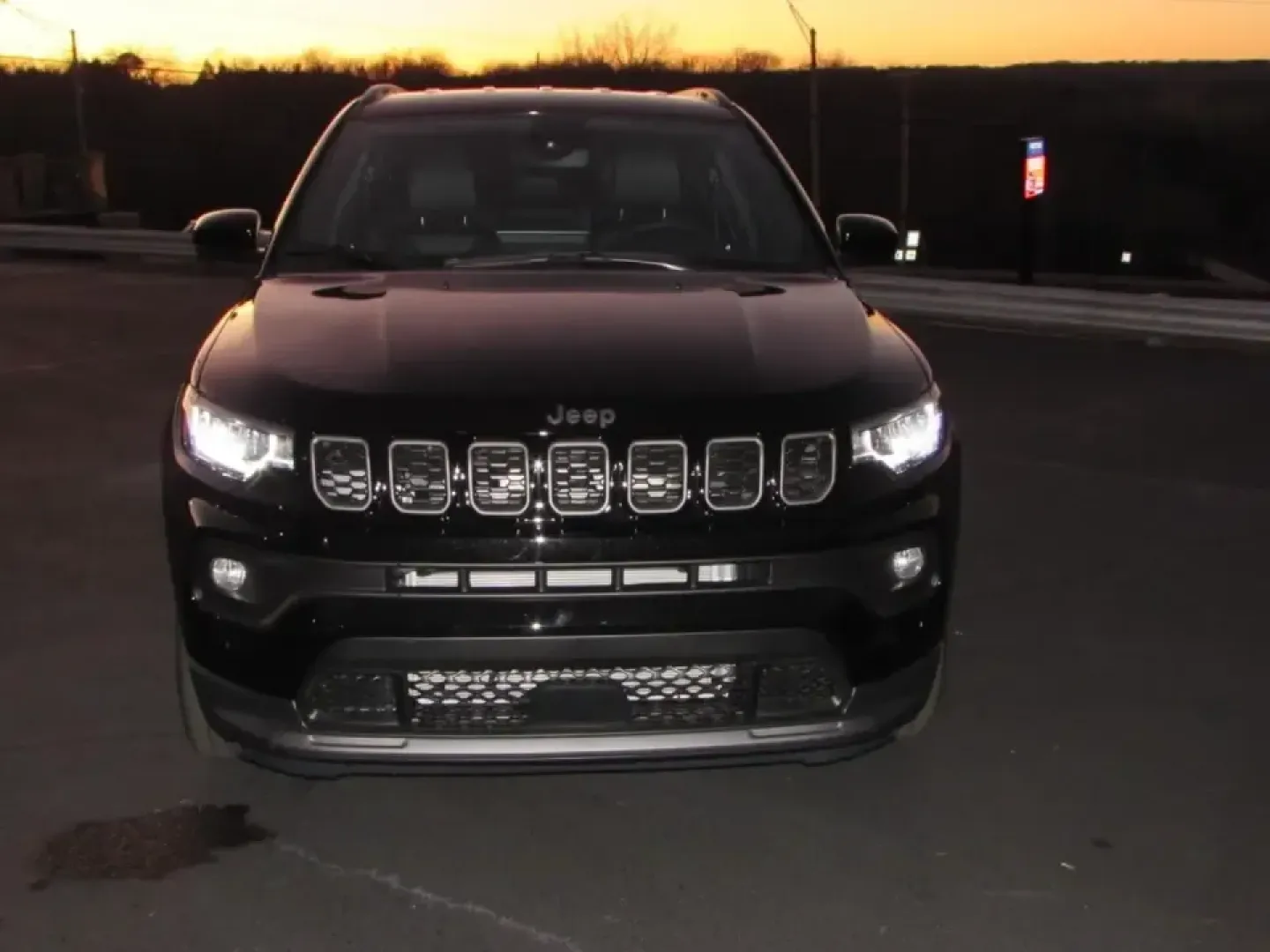 2026 /Black Jeep Compass Latitude (3C4NJDBNXTT) with an 2.0L L4 DOHC 16V TURBO engine, located at 12830 Highway 21, De Soto, MO, 63020, (636) 337-7777, 38.153099, -90.573624 - **Adventure Awaits with the 2026 Jeep Compass at Pettus CDJR DeSoto!**<br /> <br /> Are you ready to elevate your outdoor adventures or daily commutes? The 2026 Jeep Compass, available now at Pettus CDJR DeSoto, is designed for those who crave versatility, comfort, and style. With its robust four-wh - Photo#1