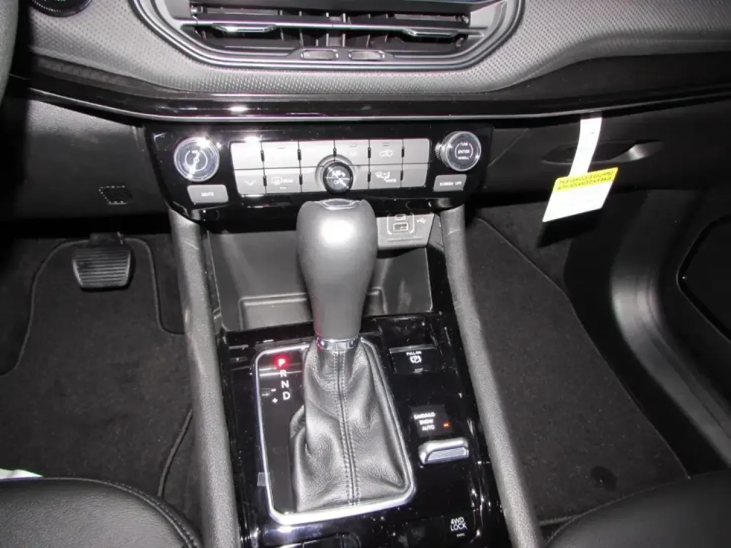 2026 /Black Jeep Compass Latitude (3C4NJDBNXTT) with an 2.0L L4 DOHC 16V TURBO engine, located at 12830 Highway 21, De Soto, MO, 63020, (636) 337-7777, 38.153099, -90.573624 - **Adventure Awaits with the 2026 Jeep Compass at Pettus CDJR DeSoto!**<br /> <br /> Are you ready to elevate your outdoor adventures or daily commutes? The 2026 Jeep Compass, available now at Pettus CDJR DeSoto, is designed for those who crave versatility, comfort, and style. With its robust four-wh - Photo#20