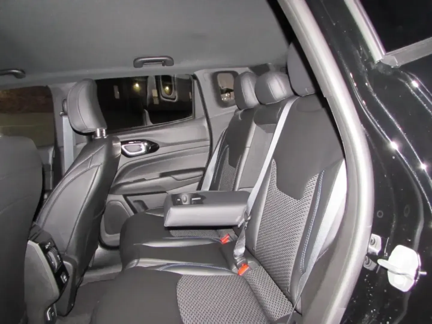 2026 /Black Jeep Compass Latitude (3C4NJDBNXTT) with an 2.0L L4 DOHC 16V TURBO engine, located at 12830 Highway 21, De Soto, MO, 63020, (636) 337-7777, 38.153099, -90.573624 - **Adventure Awaits with the 2026 Jeep Compass at Pettus CDJR DeSoto!**<br /> <br /> Are you ready to elevate your outdoor adventures or daily commutes? The 2026 Jeep Compass, available now at Pettus CDJR DeSoto, is designed for those who crave versatility, comfort, and style. With its robust four-wh - Photo#24