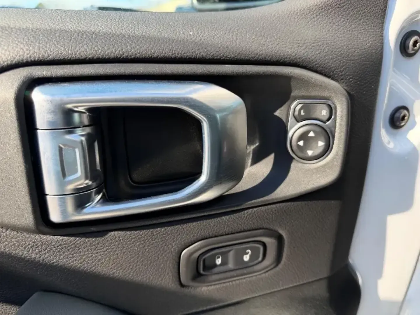 2026 /Green/Black Leather Jeep Gladiator Mojave (1C6RJTEG9TL) with an 3.6L V6 engine, 6M transmission, located at 970 Woodlawn Dr., Farmington, MO, 63640, (573) 431-7800, 37.825642, -90.468674 - **Unleash Your Adventurous Spirit with the 2026 Jeep Gladiator Mojave!**<br /> <br /> Whether you're looking to conquer rugged trails or need a reliable truck for weekend getaways, the 2026 Jeep Gladiator Mojave is designed to elevate your lifestyle. This powerful machine, with its outstanding off-r - Photo#17