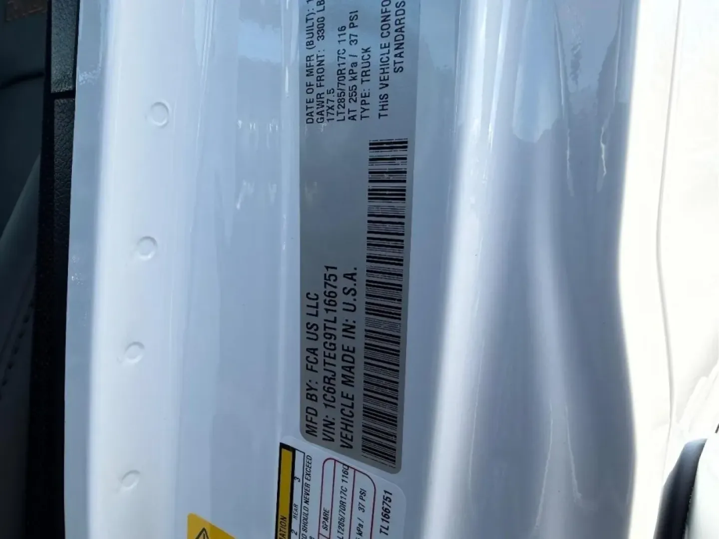 2026 /Green/Black Leather Jeep Gladiator Mojave (1C6RJTEG9TL) with an 3.6L V6 engine, 6M transmission, located at 970 Woodlawn Dr., Farmington, MO, 63640, (573) 431-7800, 37.825642, -90.468674 - **Unleash Your Adventurous Spirit with the 2026 Jeep Gladiator Mojave!**<br /> <br /> Whether you're looking to conquer rugged trails or need a reliable truck for weekend getaways, the 2026 Jeep Gladiator Mojave is designed to elevate your lifestyle. This powerful machine, with its outstanding off-r - Photo#22