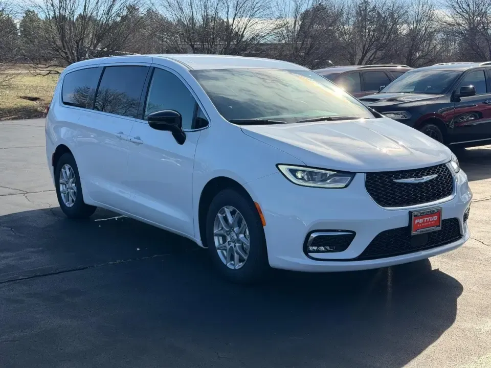 photo of 2026 Chrysler Pacifica Select