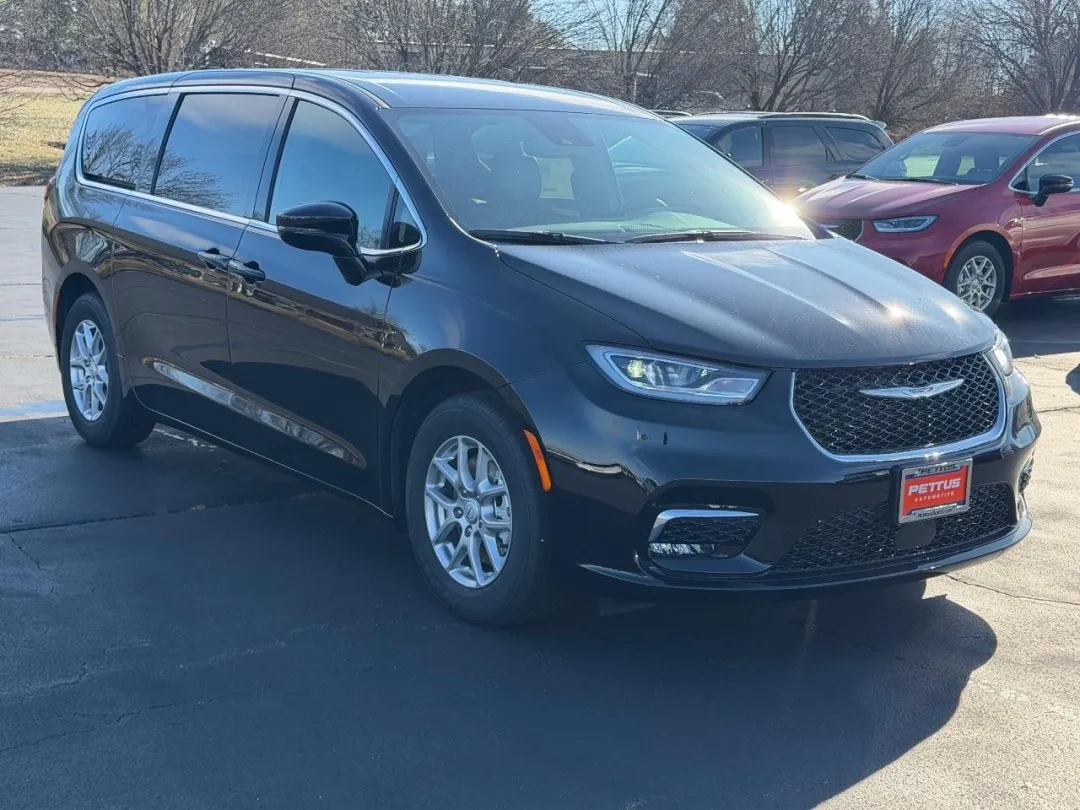 photo of 2026 Chrysler Pacifica Select