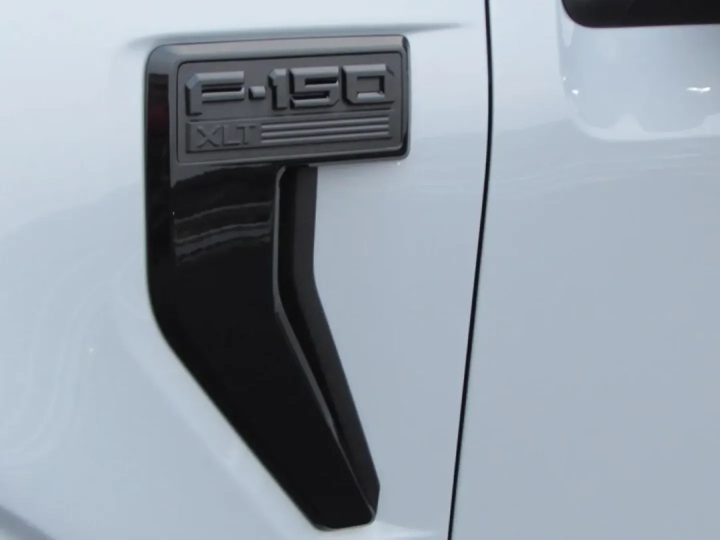 2025 /Black Ford F-150 XLT (1FTFW3L5XSF) with an 5.0L engine, located at 12836 Highway 21, De Soto, MO, 63020, (636) 337-7777, 38.151867, -90.575615 - **Unleash Your Adventurous Spirit with the 2025 Ford F-150 XLT at Pettus Ford De Soto!**<br /> <br /> Are you ready to elevate your lifestyle? Whether you're a weekend warrior, a busy professional, or a growing family in need of a reliable, spacious vehicle, the 2025 Ford F-150 XLT is the perfect ma - Photo#9