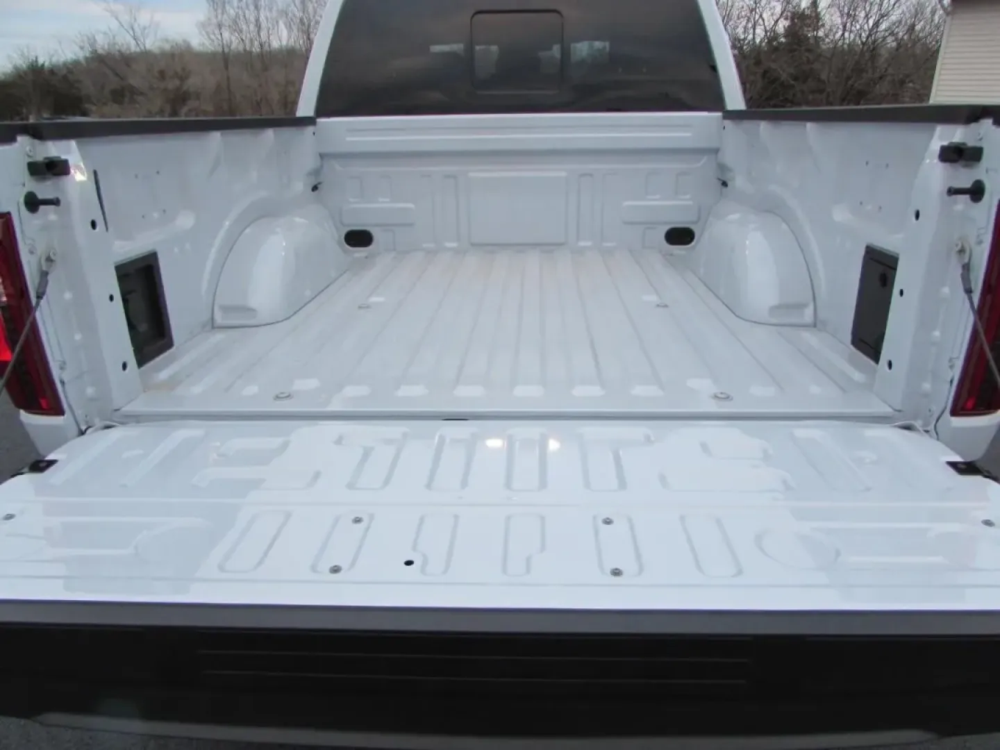 2025 /Black Ford F-150 XLT (1FTFW3L5XSF) with an 5.0L engine, located at 12836 Highway 21, De Soto, MO, 63020, (636) 337-7777, 38.151867, -90.575615 - **Unleash Your Adventurous Spirit with the 2025 Ford F-150 XLT at Pettus Ford De Soto!**<br /> <br /> Are you ready to elevate your lifestyle? Whether you're a weekend warrior, a busy professional, or a growing family in need of a reliable, spacious vehicle, the 2025 Ford F-150 XLT is the perfect ma - Photo#12