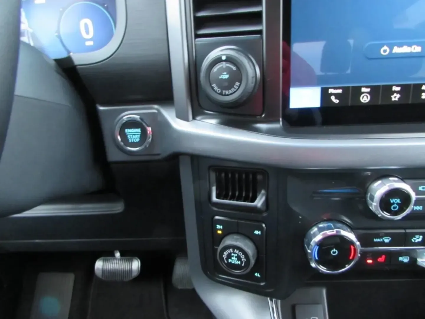 2025 /Black Ford F-150 XLT (1FTFW3L5XSF) with an 5.0L engine, located at 12836 Highway 21, De Soto, MO, 63020, (636) 337-7777, 38.151867, -90.575615 - **Unleash Your Adventurous Spirit with the 2025 Ford F-150 XLT at Pettus Ford De Soto!**<br /> <br /> Are you ready to elevate your lifestyle? Whether you're a weekend warrior, a busy professional, or a growing family in need of a reliable, spacious vehicle, the 2025 Ford F-150 XLT is the perfect ma - Photo#23