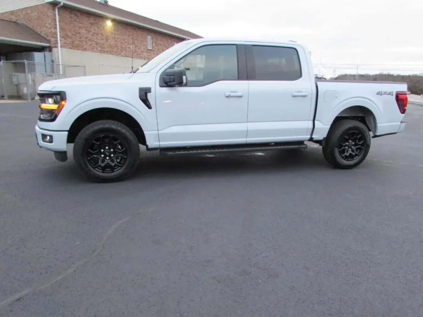 2025 /Black Ford F-150 XLT (1FTFW3L5XSF) with an 5.0L engine, located at 12836 Highway 21, De Soto, MO, 63020, (636) 337-7777, 38.151867, -90.575615 - **Unleash Your Adventurous Spirit with the 2025 Ford F-150 XLT at Pettus Ford De Soto!**<br /> <br /> Are you ready to elevate your lifestyle? Whether you're a weekend warrior, a busy professional, or a growing family in need of a reliable, spacious vehicle, the 2025 Ford F-150 XLT is the perfect ma - Photo#3