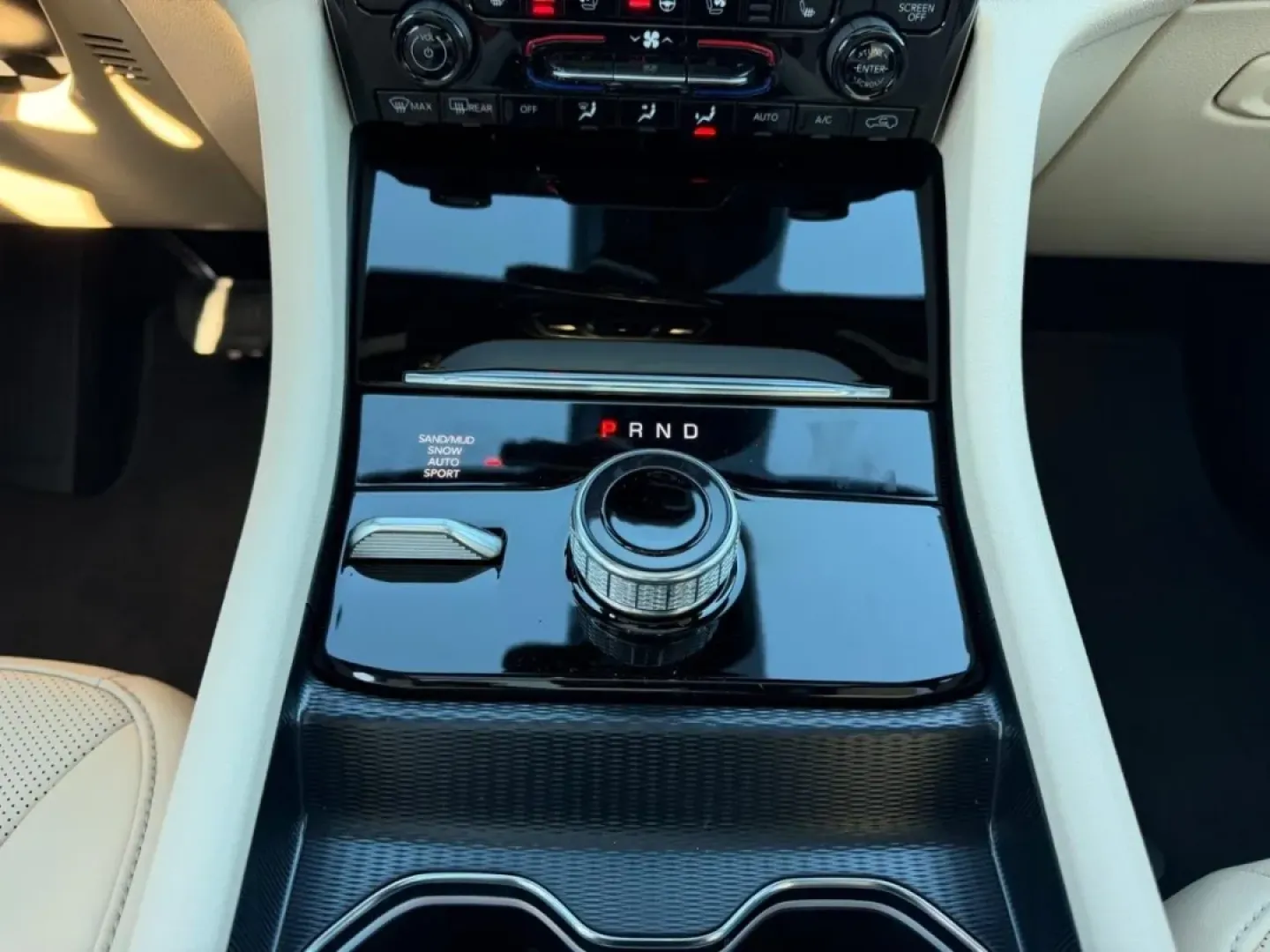 2025 /Wicker Beige/Black Leather Jeep Grand Cherokee Limited (1C4RJKBG5S8) with an 3.6L V6 24V VVT UPG I engine, 8A transmission, located at 970 Woodlawn Dr., Farmington, MO, 63640, (573) 431-7800, 37.825642, -90.468674 - **Unleash Adventure with the 2025 Jeep Grand Cherokee Limited Your Ideal SUV for Every Journey!**<br /> <br /> Are you ready to elevate your lifestyle with a vehicle that can tackle both family outings and weekend adventures? Look no further than the stunning 2025 Jeep Grand Cherokee Limited, avail - Photo#19