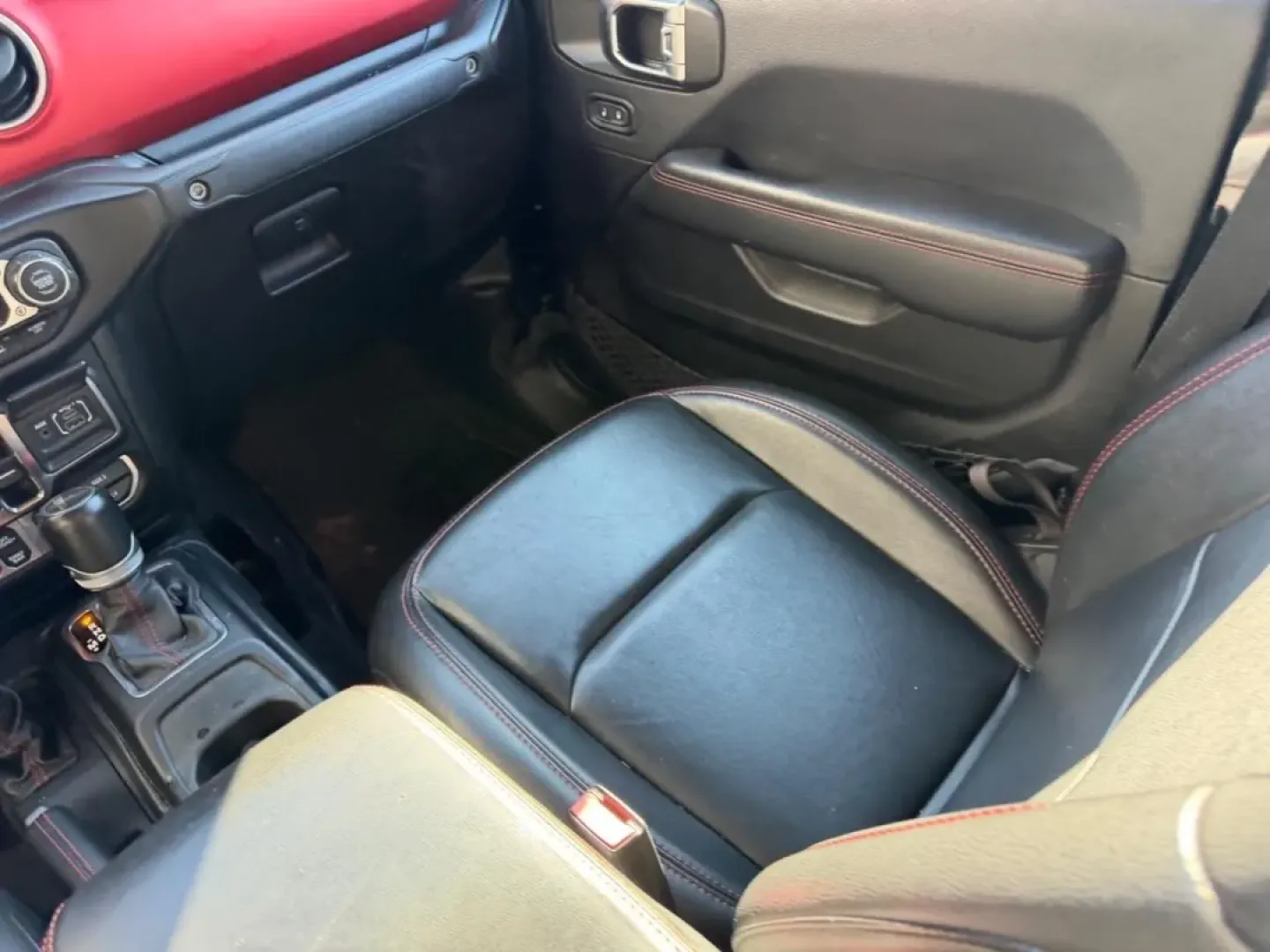 2022 /Black Leather Jeep Gladiator Rubicon (1C6JJTBG7NL) with an 3.6L V6 24V VVT UPG I engine, 6M transmission, located at 141 Commercial Dr, Fredericktown, MO, 63645, (573) 783-6432, 37.570087, -90.320648 - Are you ready to elevate your weekend adventures and daily commutes? Look no further than this stylish and rugged 2022 Jeep Gladiator 4WD Rubicon, now available at Pettus Ford Fredericktown. Located conveniently at 141 Commercial Drive, Fredericktown, MO 63645, we specialize in quality used vehicles - Photo#16