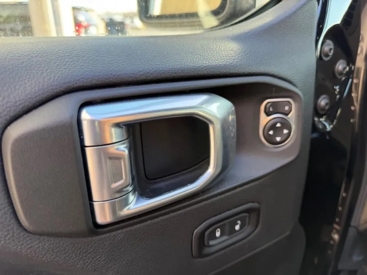 2022 /Black Leather Jeep Gladiator Rubicon (1C6JJTBG7NL) with an 3.6L V6 24V VVT UPG I engine, 6M transmission, located at 141 Commercial Dr, Fredericktown, MO, 63645, (573) 783-6432, 37.570087, -90.320648 - Are you ready to elevate your weekend adventures and daily commutes? Look no further than this stylish and rugged 2022 Jeep Gladiator 4WD Rubicon, now available at Pettus Ford Fredericktown. Located conveniently at 141 Commercial Drive, Fredericktown, MO 63645, we specialize in quality used vehicles - Photo#17