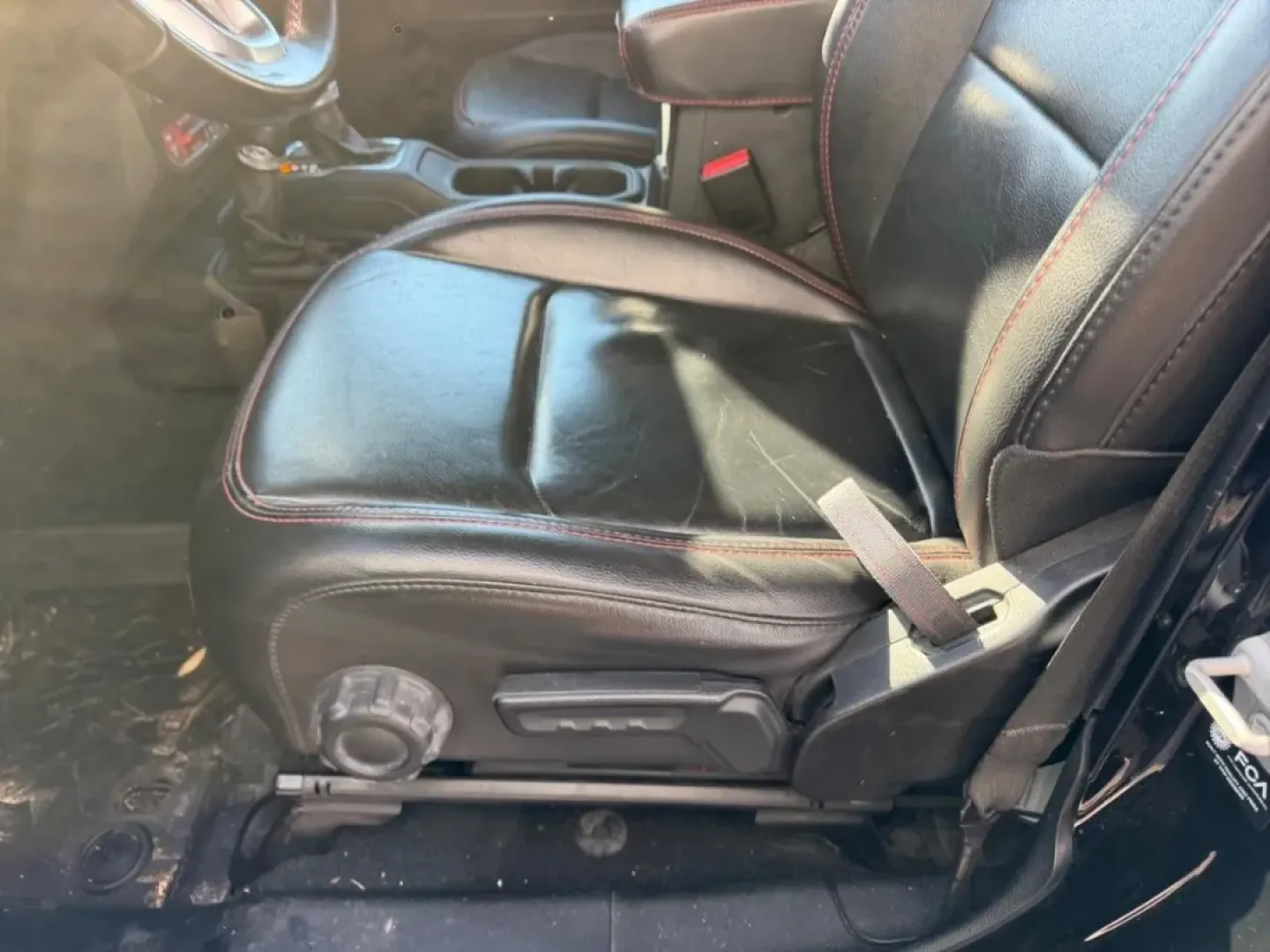 2022 /Black Leather Jeep Gladiator Rubicon (1C6JJTBG7NL) with an 3.6L V6 24V VVT UPG I engine, 6M transmission, located at 141 Commercial Dr, Fredericktown, MO, 63645, (573) 783-6432, 37.570087, -90.320648 - Are you ready to elevate your weekend adventures and daily commutes? Look no further than this stylish and rugged 2022 Jeep Gladiator 4WD Rubicon, now available at Pettus Ford Fredericktown. Located conveniently at 141 Commercial Drive, Fredericktown, MO 63645, we specialize in quality used vehicles - Photo#18