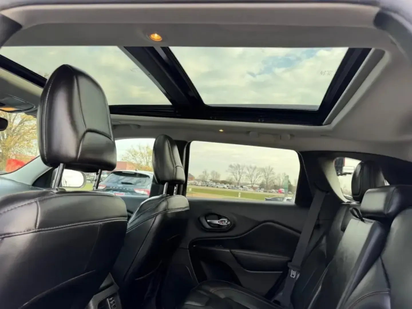 2020 /Black Leather Trimmed Jeep Cherokee Trailhawk (1C4PJMBN3LD) with an 2.0L engine, Automatic transmission, located at 970 Woodlawn Dr., Farmington, MO, 63640, (573) 431-7800, 37.825642, -90.468674 - Weekend trail runs, winter-weather school drop-offs, and road trips down Highway 67 feel a lot easier when your SUV is built to handle the plan-and the unexpected detour. This 2020 Jeep Cherokee Trailhawk is the kind of do-it-all crossover that fits real life in Farmington, MO: confident in the rain - Photo#11