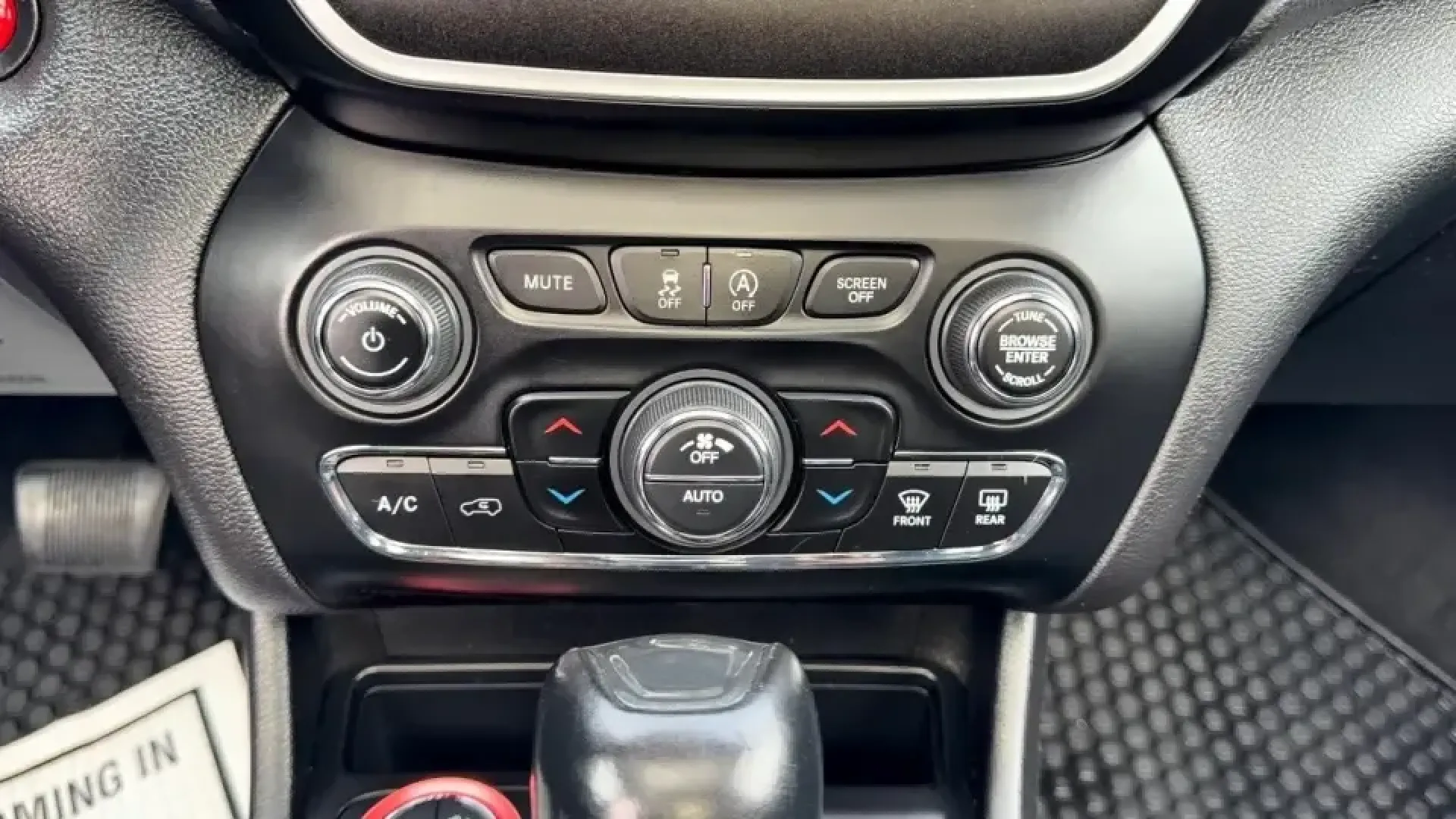 2020 /Black Leather Trimmed Jeep Cherokee Trailhawk (1C4PJMBN3LD) with an 2.0L engine, Automatic transmission, located at 970 Woodlawn Dr., Farmington, MO, 63640, (573) 431-7800, 37.825642, -90.468674 - Weekend trail runs, winter-weather school drop-offs, and road trips down Highway 67 feel a lot easier when your SUV is built to handle the plan-and the unexpected detour. This 2020 Jeep Cherokee Trailhawk is the kind of do-it-all crossover that fits real life in Farmington, MO: confident in the rain - Photo#17