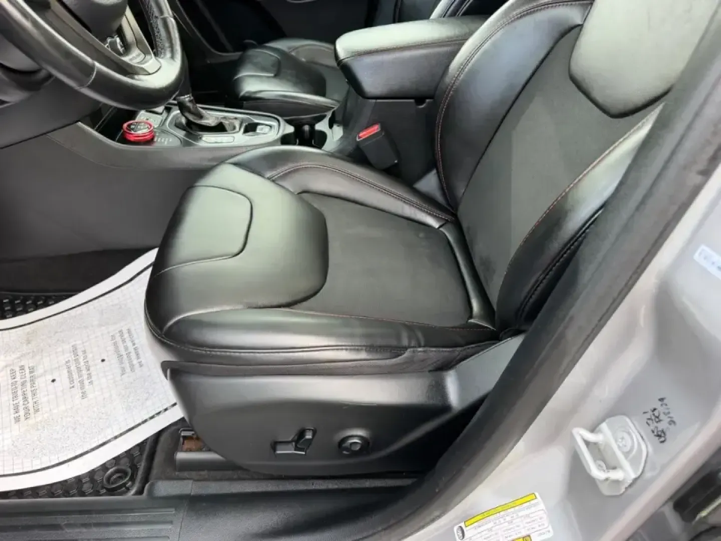 2020 /Black Leather Trimmed Jeep Cherokee Trailhawk (1C4PJMBN3LD) with an 2.0L engine, Automatic transmission, located at 970 Woodlawn Dr., Farmington, MO, 63640, (573) 431-7800, 37.825642, -90.468674 - Weekend trail runs, winter-weather school drop-offs, and road trips down Highway 67 feel a lot easier when your SUV is built to handle the plan-and the unexpected detour. This 2020 Jeep Cherokee Trailhawk is the kind of do-it-all crossover that fits real life in Farmington, MO: confident in the rain - Photo#21
