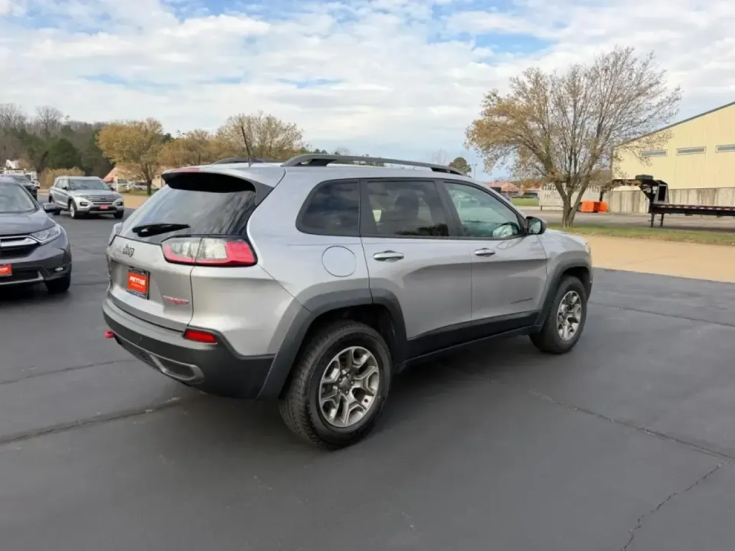 2020 /Black Leather Trimmed Jeep Cherokee Trailhawk (1C4PJMBN3LD) with an 2.0L engine, Automatic transmission, located at 970 Woodlawn Dr., Farmington, MO, 63640, (573) 431-7800, 37.825642, -90.468674 - Weekend trail runs, winter-weather school drop-offs, and road trips down Highway 67 feel a lot easier when your SUV is built to handle the plan-and the unexpected detour. This 2020 Jeep Cherokee Trailhawk is the kind of do-it-all crossover that fits real life in Farmington, MO: confident in the rain - Photo#3