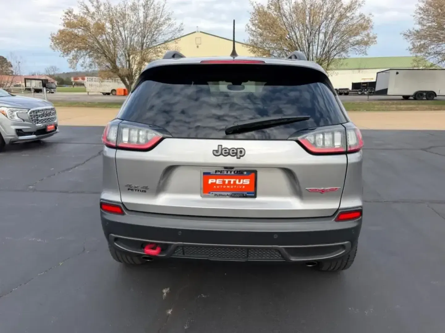 2020 /Black Leather Trimmed Jeep Cherokee Trailhawk (1C4PJMBN3LD) with an 2.0L engine, Automatic transmission, located at 970 Woodlawn Dr., Farmington, MO, 63640, (573) 431-7800, 37.825642, -90.468674 - Weekend trail runs, winter-weather school drop-offs, and road trips down Highway 67 feel a lot easier when your SUV is built to handle the plan-and the unexpected detour. This 2020 Jeep Cherokee Trailhawk is the kind of do-it-all crossover that fits real life in Farmington, MO: confident in the rain - Photo#4