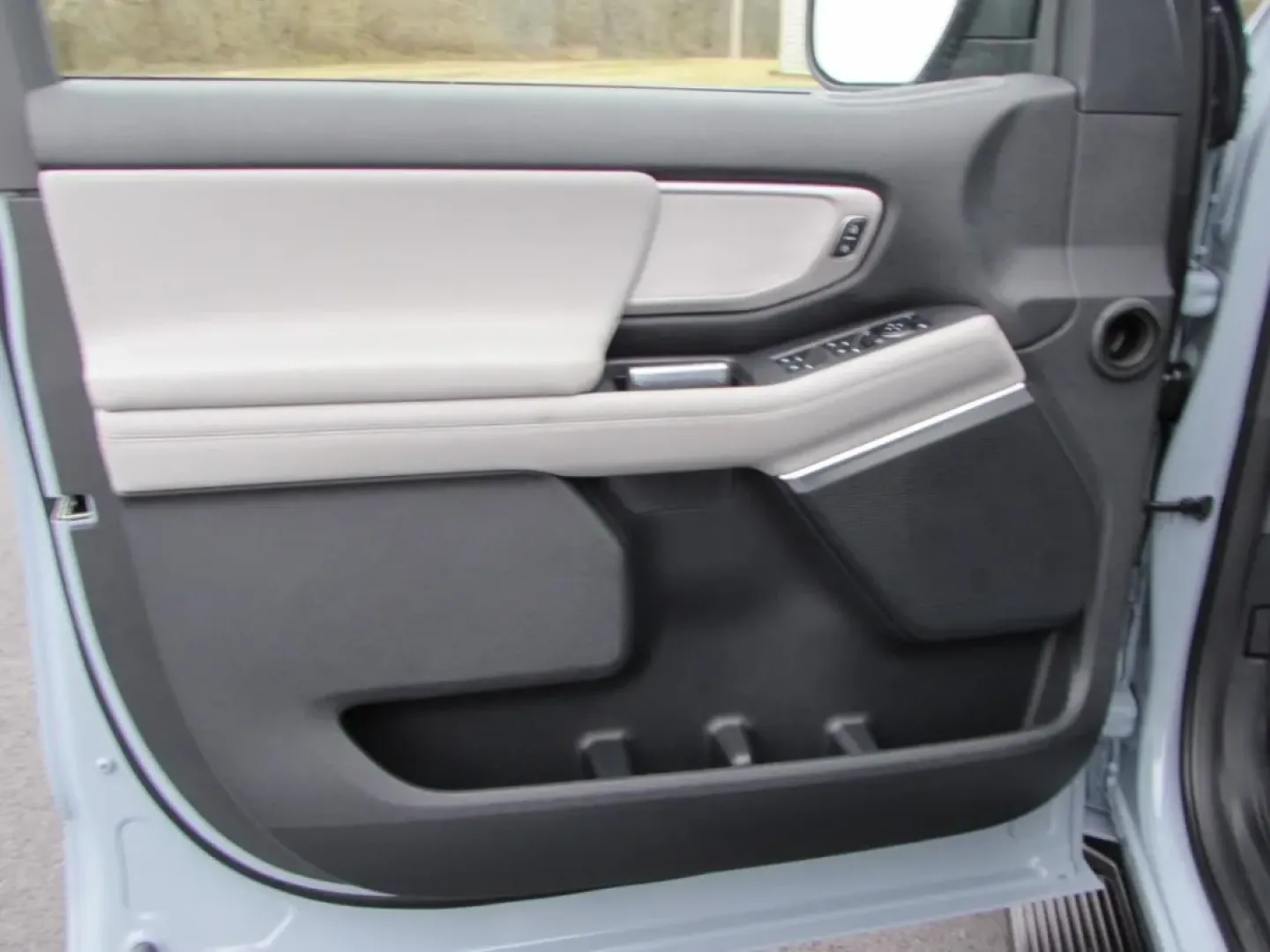 2026 /Space Gray Ford Expedition Active (1FMJU1J88TE) with an 3.5L EcoBoost V6 engine, Automatic transmission, located at 12836 Highway 21, De Soto, MO, 63020, (636) 337-7777, 38.151867, -90.575615 - Are you ready to elevate your family adventures with a vehicle that combines luxury, capability, and innovation? Look no further than the 2026 Ford Expedition Active, available now at Pettus Ford De Soto. This stunning SUV, with only 11 miles on the odometer, is perfect for growing families, outdoor - Photo#10