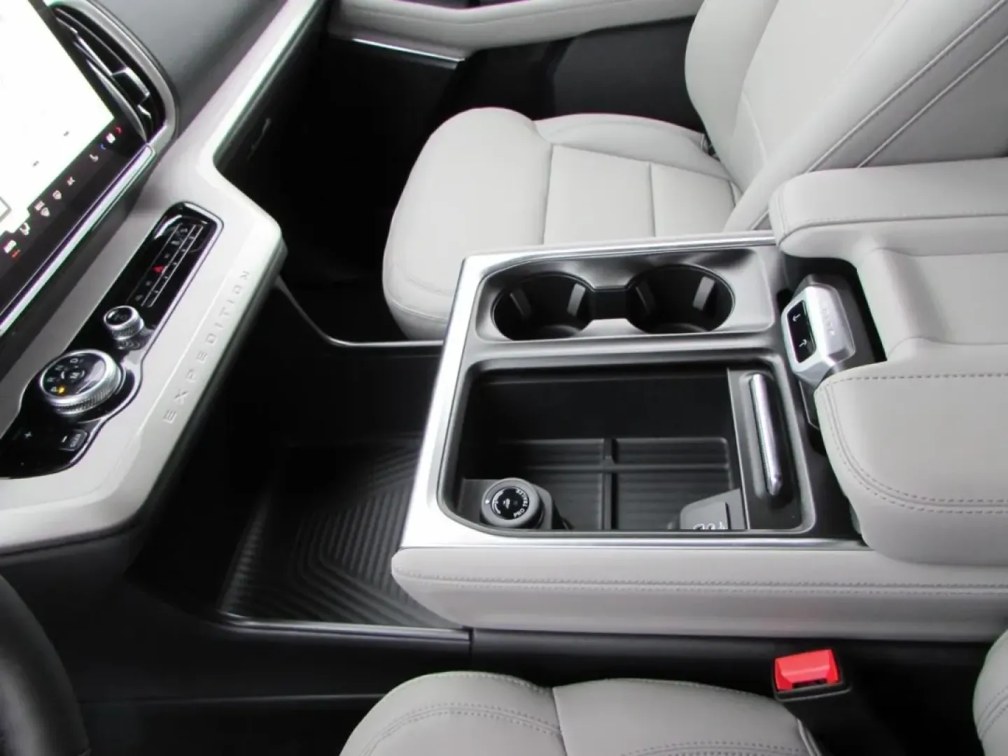 2026 /Space Gray Ford Expedition Active (1FMJU1J88TE) with an 3.5L EcoBoost V6 engine, Automatic transmission, located at 12836 Highway 21, De Soto, MO, 63020, (636) 337-7777, 38.151867, -90.575615 - Are you ready to elevate your family adventures with a vehicle that combines luxury, capability, and innovation? Look no further than the 2026 Ford Expedition Active, available now at Pettus Ford De Soto. This stunning SUV, with only 11 miles on the odometer, is perfect for growing families, outdoor - Photo#19