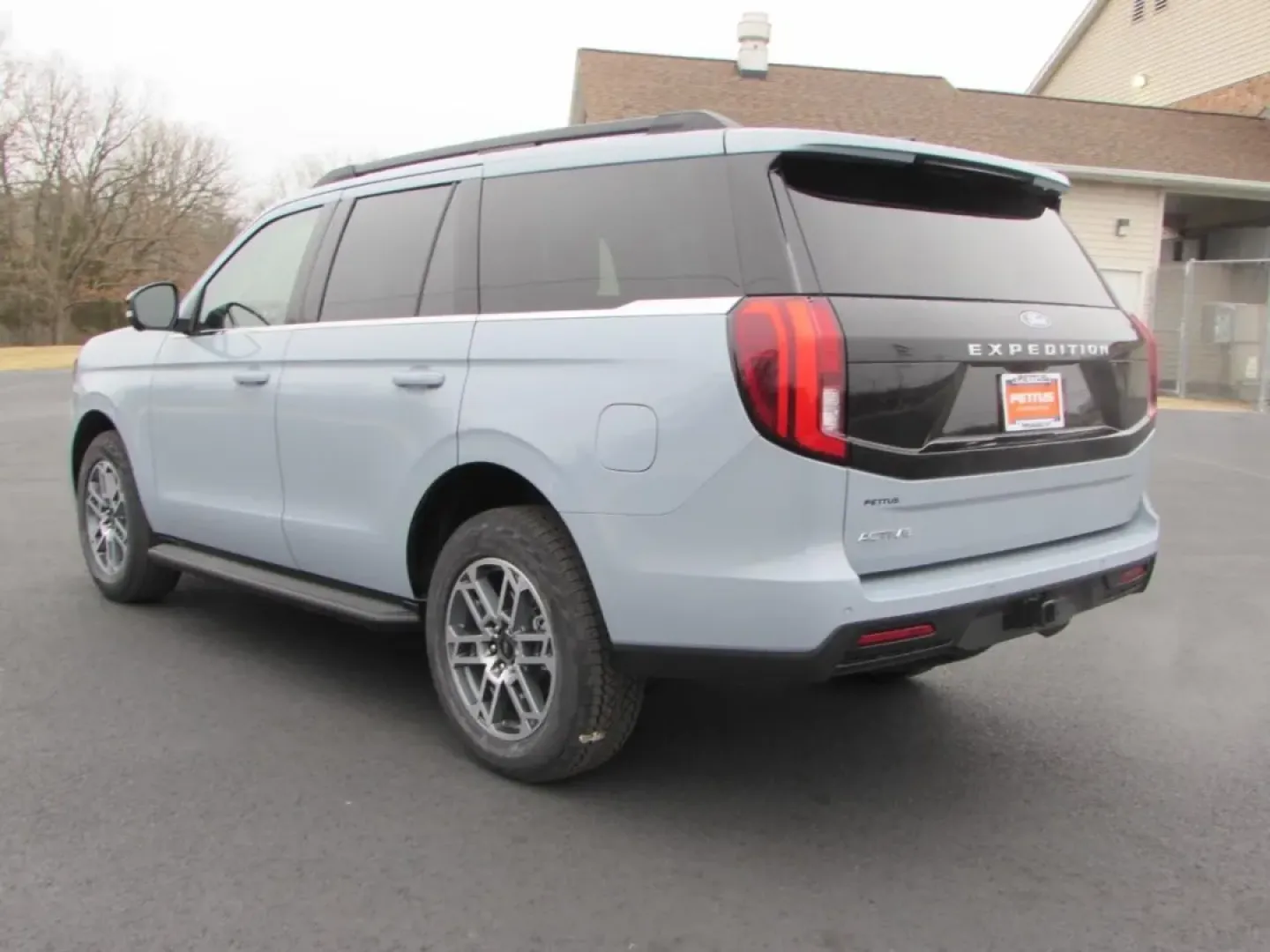 2026 /Space Gray Ford Expedition Active (1FMJU1J88TE) with an 3.5L EcoBoost V6 engine, Automatic transmission, located at 12836 Highway 21, De Soto, MO, 63020, (636) 337-7777, 38.151867, -90.575615 - Are you ready to elevate your family adventures with a vehicle that combines luxury, capability, and innovation? Look no further than the 2026 Ford Expedition Active, available now at Pettus Ford De Soto. This stunning SUV, with only 11 miles on the odometer, is perfect for growing families, outdoor - Photo#4