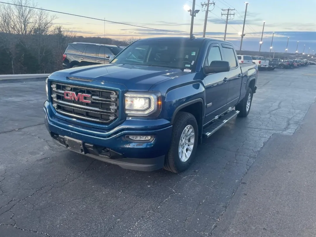 photo of 2017 GMC Sierra 1500 4WD SLT Crew Cab