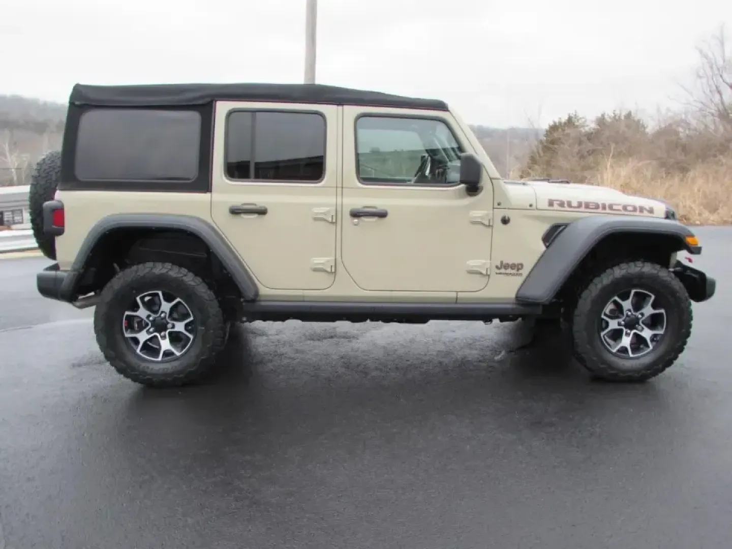 2022 /Black Jeep Wrangler Unlimited Rubicon (1C4HJXFN8NW) with an 2.0L L4 DOHC 16V TURBO engine, 6A transmission, located at 12830 Highway 21, De Soto, MO, 63020, (636) 337-7777, 38.153099, -90.573624 - **Adventure Awaits with the 2022 Jeep Wrangler Unlimited Rubicon at Pettus CDJR DeSoto!**<br /> <br /> If you're looking for a vehicle that complements your adventurous lifestyle, the 2022 Jeep Wrangler Unlimited Rubicon is your perfect match. This rugged SUV is not just for off-roading; it's a vers - Photo#7