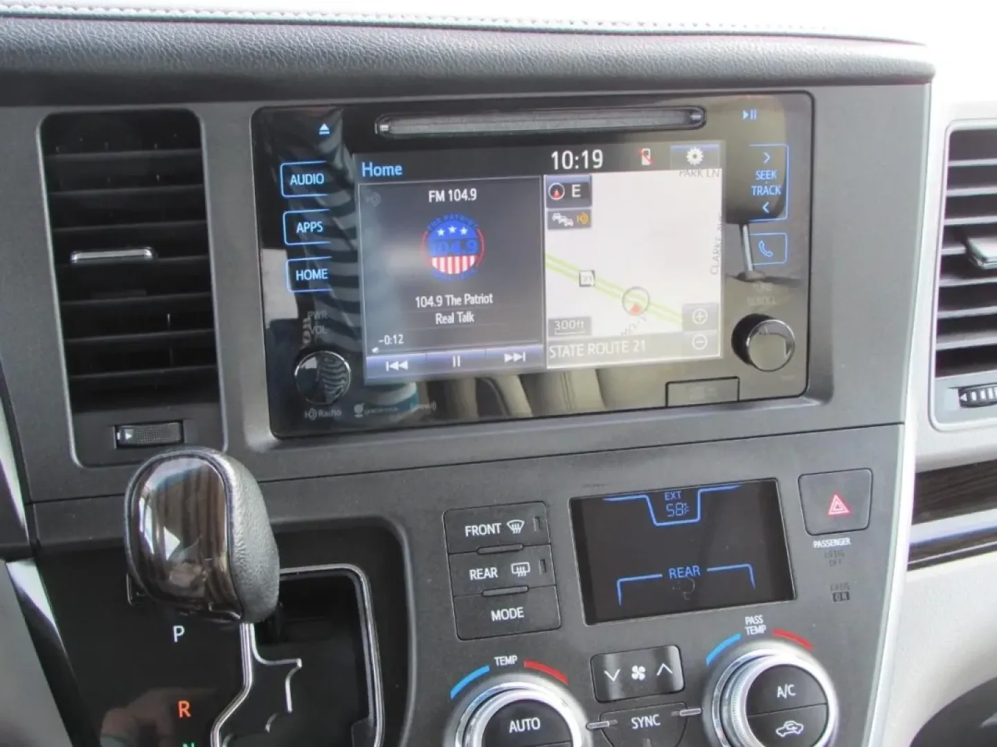 2017 /Bisque Toyota Sienna XLE Premium 8 Passenger (5TDYZ3DC3HS) with an Other engine, Automatic transmission, located at 12830 Highway 21, De Soto, MO, 63020, (636) 337-7777, 38.153099, -90.573624 - Are you searching for the perfect family vehicle that combines space, safety, and comfort? Look no further! The 2017 Toyota Sienna, available at Pettus CDJR DeSoto, is the ideal minivan designed for growing families and weekend adventures alike. With its spacious interior and versatile seating, this - Photo#17