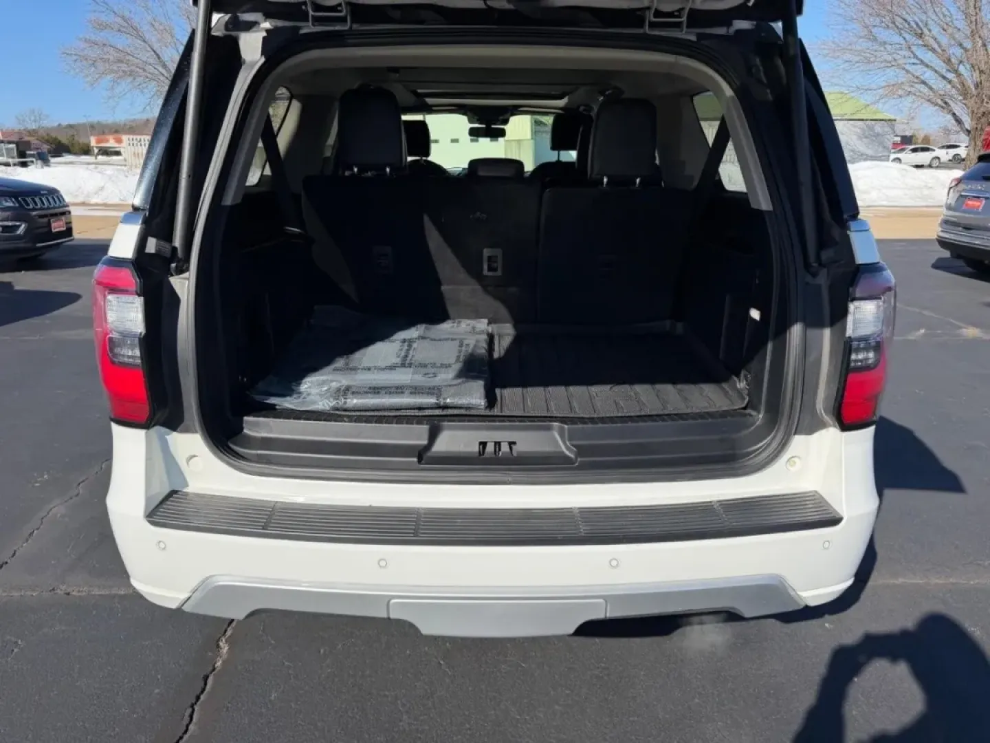 2021 /Ebony Leather Ford Expedition Max Platinum (1FMJK1MT8ME) with an 3.5L EcoBoost V6 engine, Automatic transmission, located at 970 Woodlawn Dr., Farmington, MO, 63640, (573) 431-7800, 37.825642, -90.468674 - Experience a lifestyle of adventure and luxury with the stunning **2021 Ford Expedition Max Platinum**, available now at Pettus CDJR Farmington, your premier OEM dealership located at **970 Woodlawn Drive, Farmington, MO 63640**. This exceptional SUV is perfect for growing families seeking both comf - Photo#4