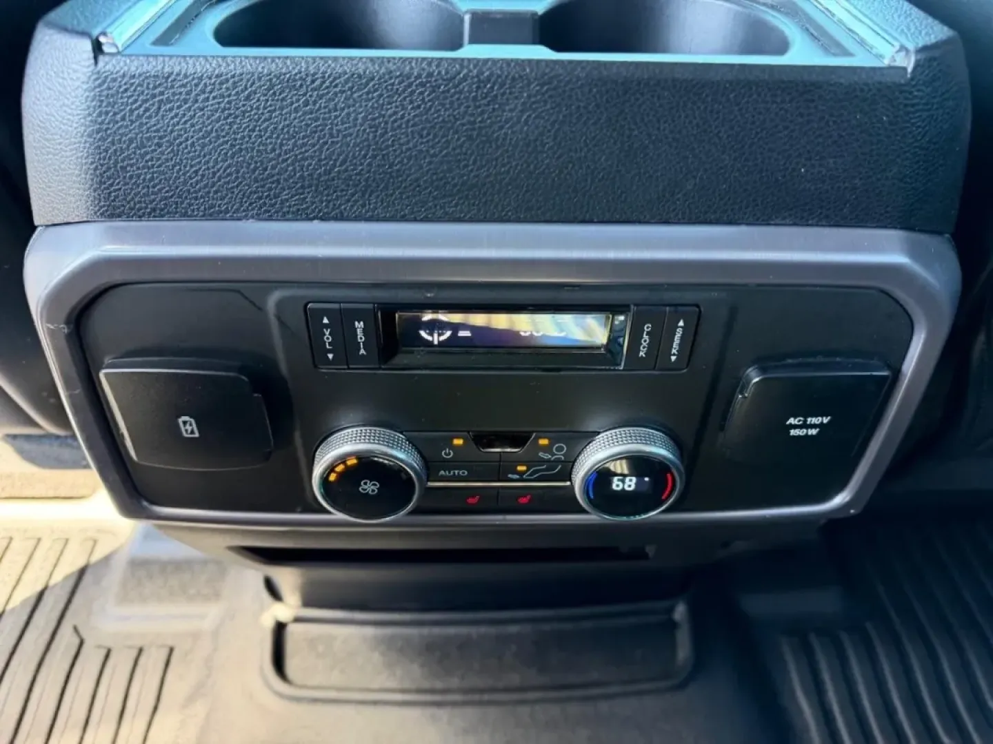 2021 /Ebony Leather Ford Expedition Max Platinum (1FMJK1MT8ME) with an 3.5L EcoBoost V6 engine, Automatic transmission, located at 970 Woodlawn Dr., Farmington, MO, 63640, (573) 431-7800, 37.825642, -90.468674 - Experience a lifestyle of adventure and luxury with the stunning **2021 Ford Expedition Max Platinum**, available now at Pettus CDJR Farmington, your premier OEM dealership located at **970 Woodlawn Drive, Farmington, MO 63640**. This exceptional SUV is perfect for growing families seeking both comf - Photo#12