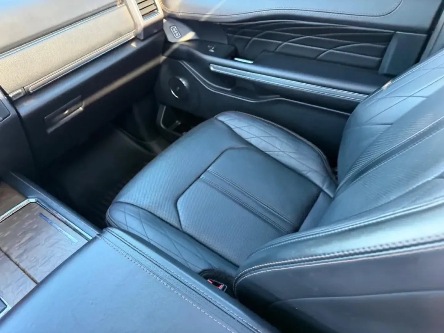 2021 /Ebony Leather Ford Expedition Max Platinum (1FMJK1MT8ME) with an 3.5L EcoBoost V6 engine, Automatic transmission, located at 970 Woodlawn Dr., Farmington, MO, 63640, (573) 431-7800, 37.825642, -90.468674 - Experience a lifestyle of adventure and luxury with the stunning **2021 Ford Expedition Max Platinum**, available now at Pettus CDJR Farmington, your premier OEM dealership located at **970 Woodlawn Drive, Farmington, MO 63640**. This exceptional SUV is perfect for growing families seeking both comf - Photo#21