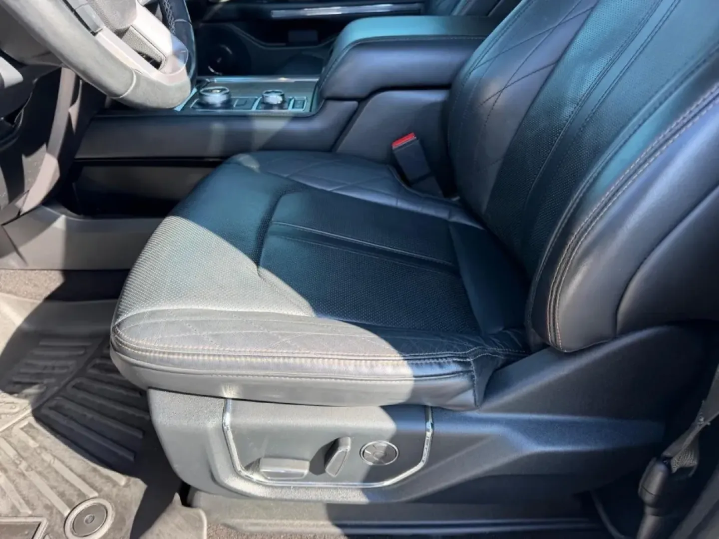 2021 /Ebony Leather Ford Expedition Max Platinum (1FMJK1MT8ME) with an 3.5L EcoBoost V6 engine, Automatic transmission, located at 970 Woodlawn Dr., Farmington, MO, 63640, (573) 431-7800, 37.825642, -90.468674 - Experience a lifestyle of adventure and luxury with the stunning **2021 Ford Expedition Max Platinum**, available now at Pettus CDJR Farmington, your premier OEM dealership located at **970 Woodlawn Drive, Farmington, MO 63640**. This exceptional SUV is perfect for growing families seeking both comf - Photo#24